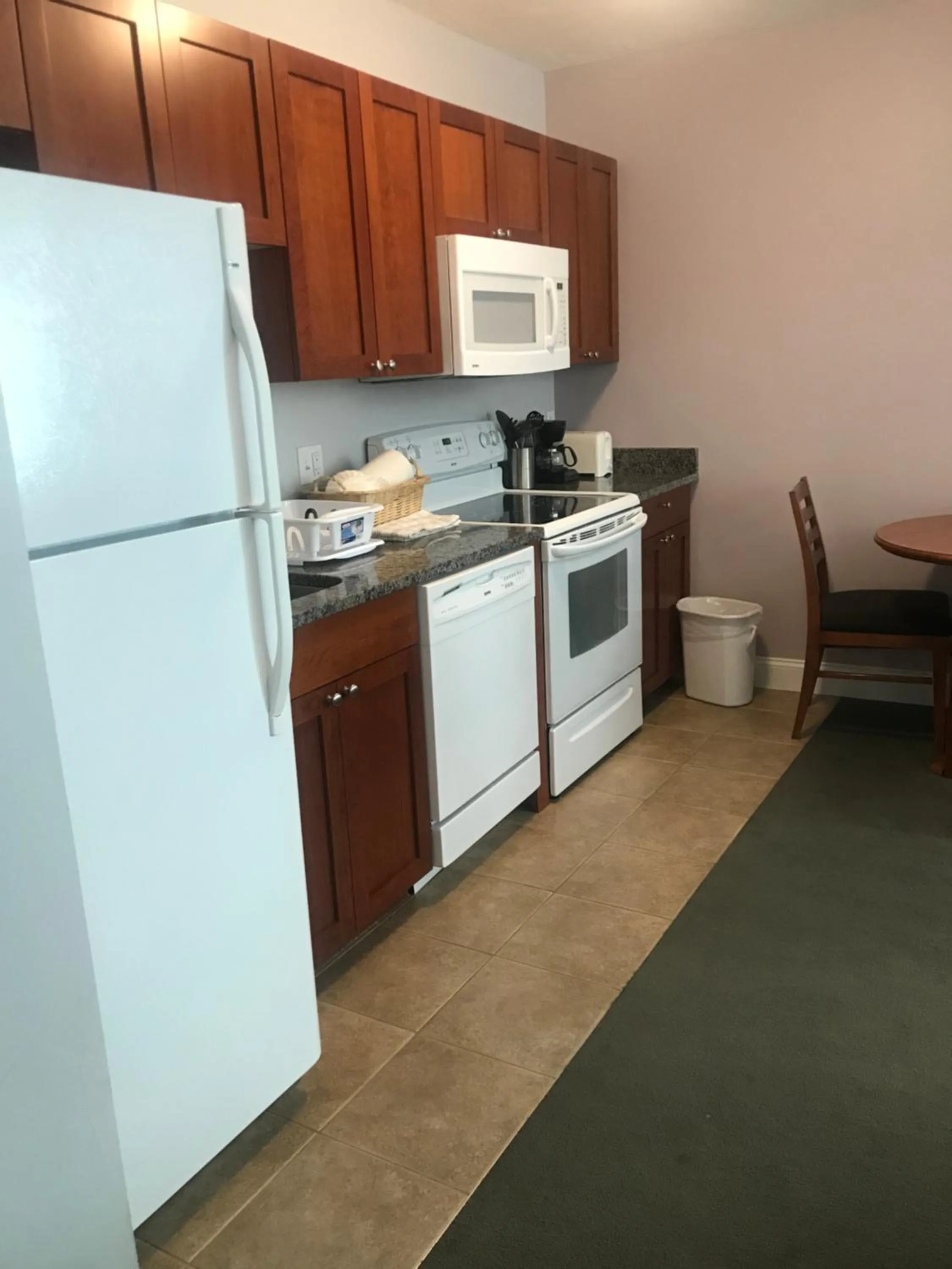 Crescent Suites Hotel