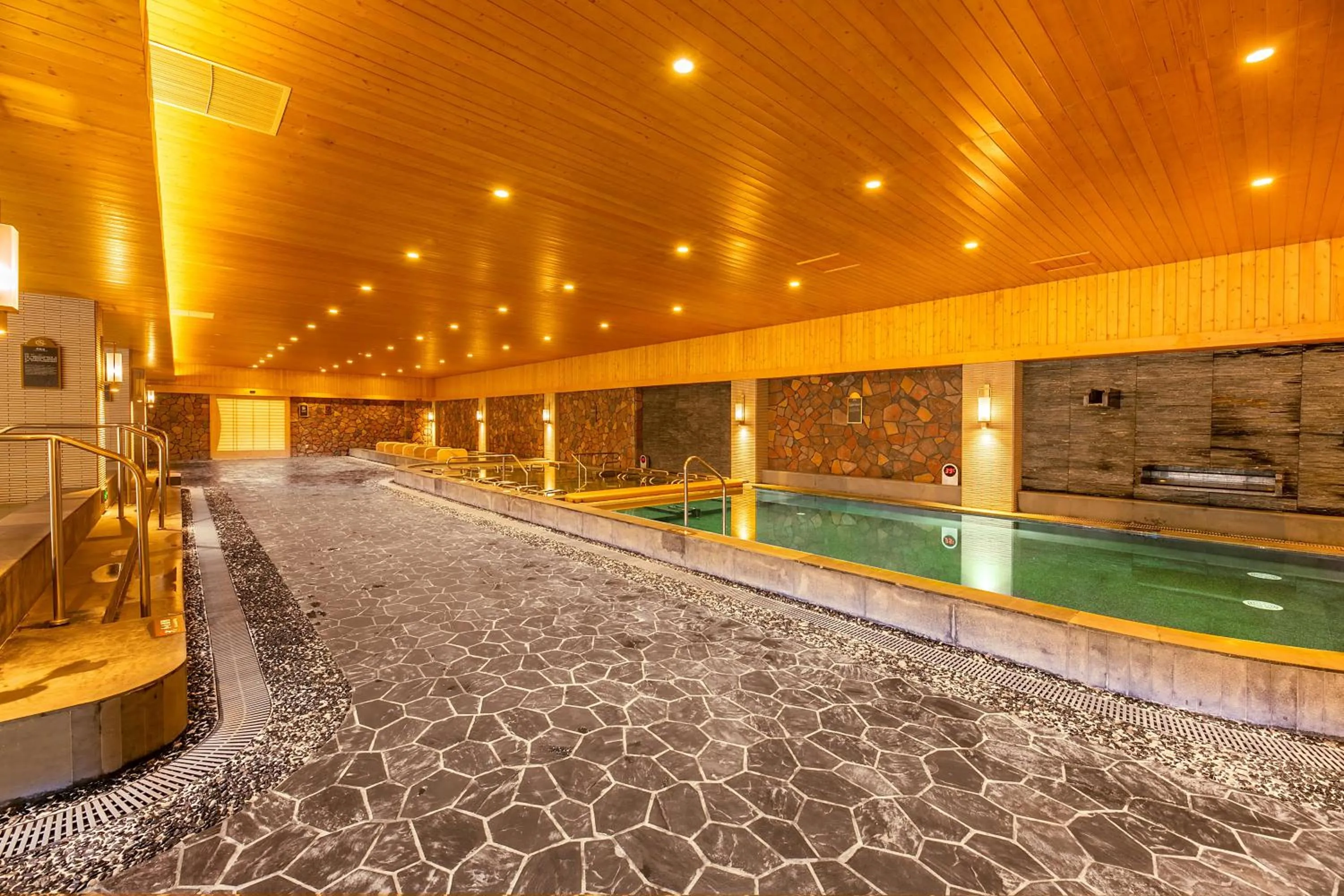 Swimming pool in Chateau Star River Shaanxi