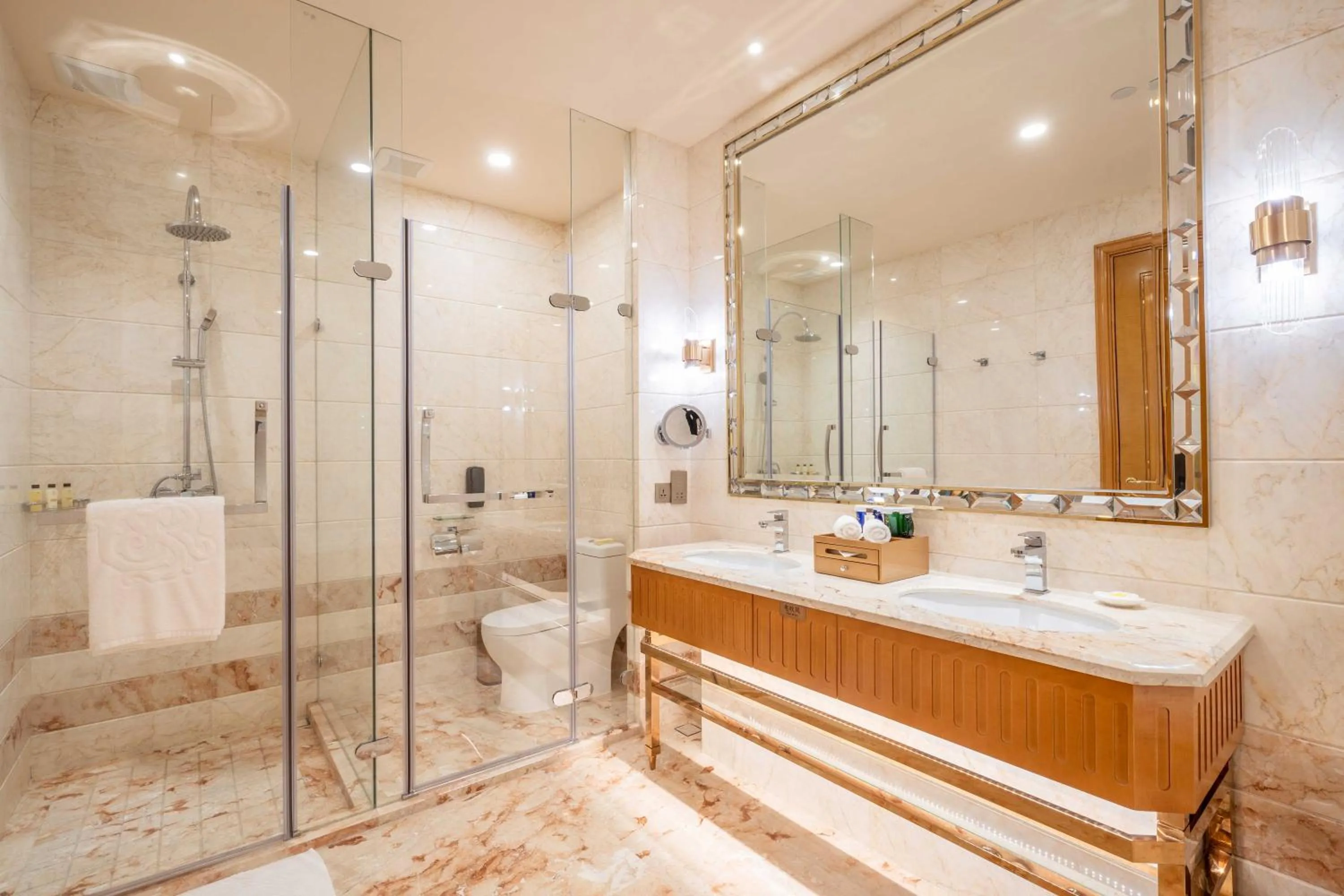 Toilet in Chateau Star River Shaanxi