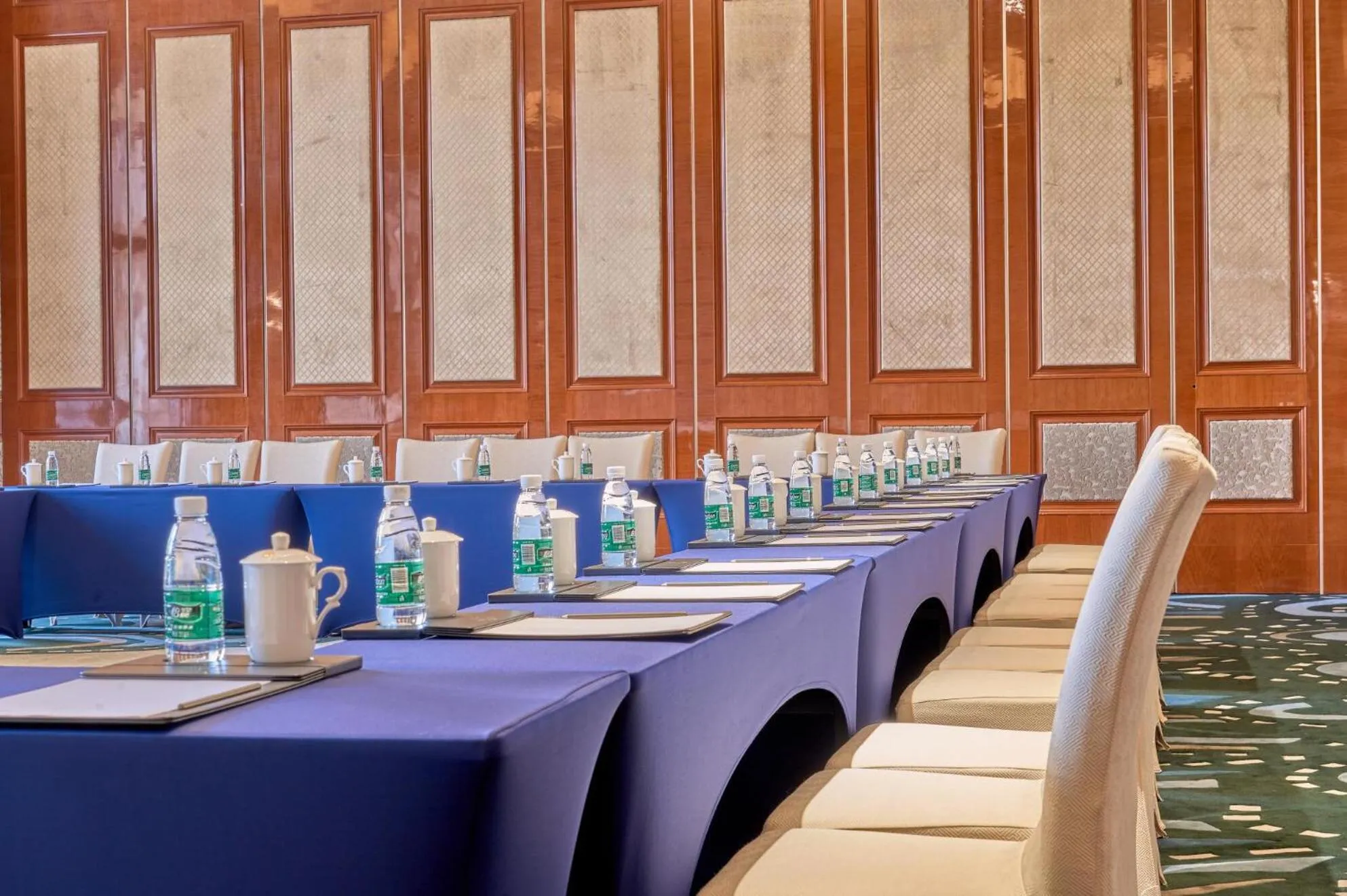 Meeting/conference room in Chateau Star River Shaanxi