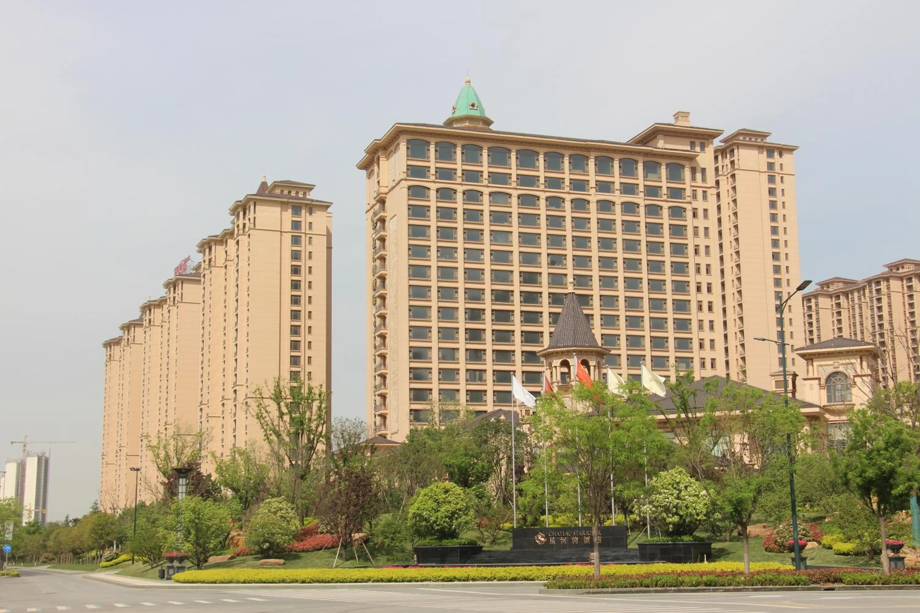 Property building in Chateau Star River Shaanxi