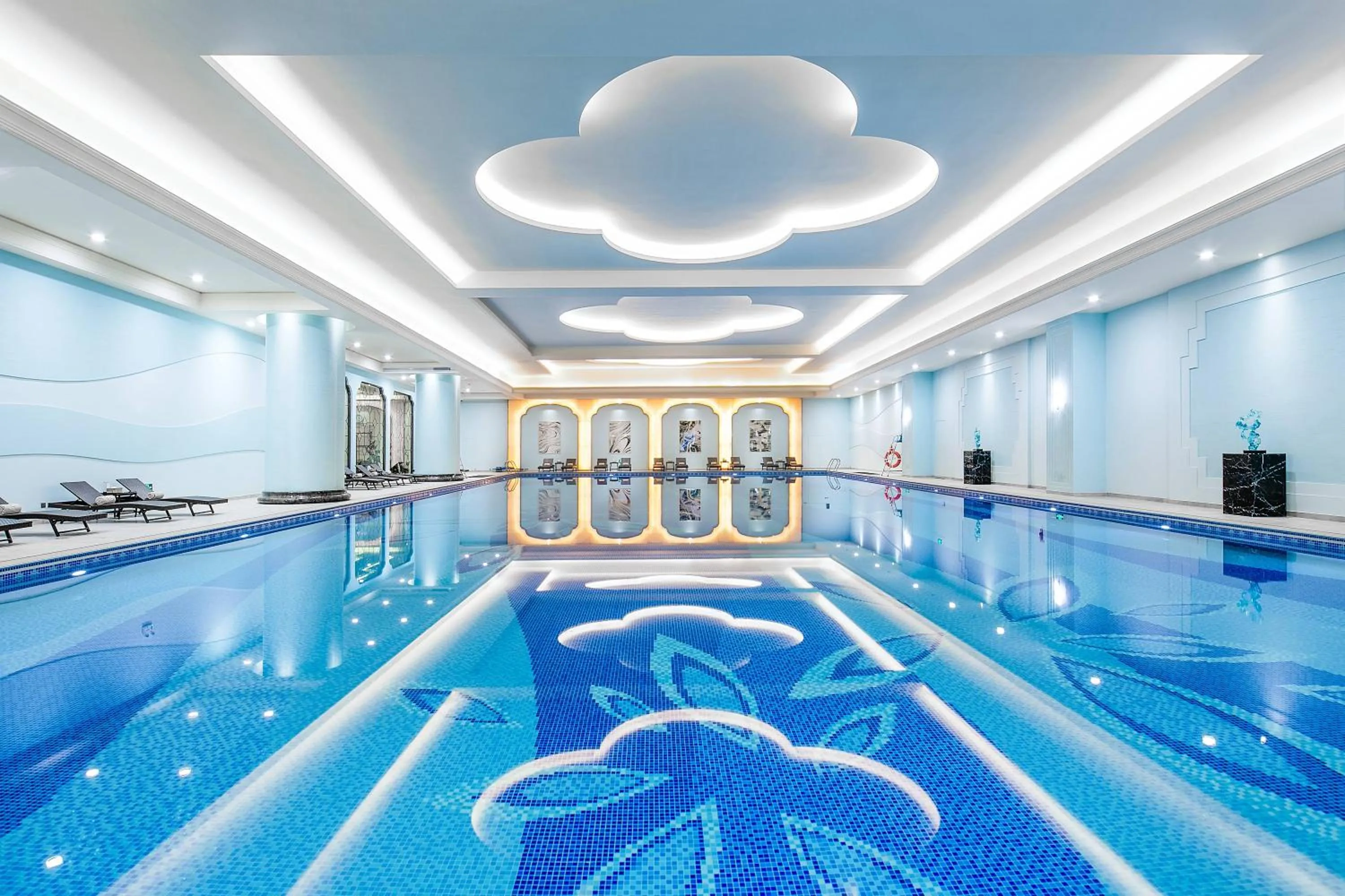 Swimming pool in Chateau Star River Shaanxi