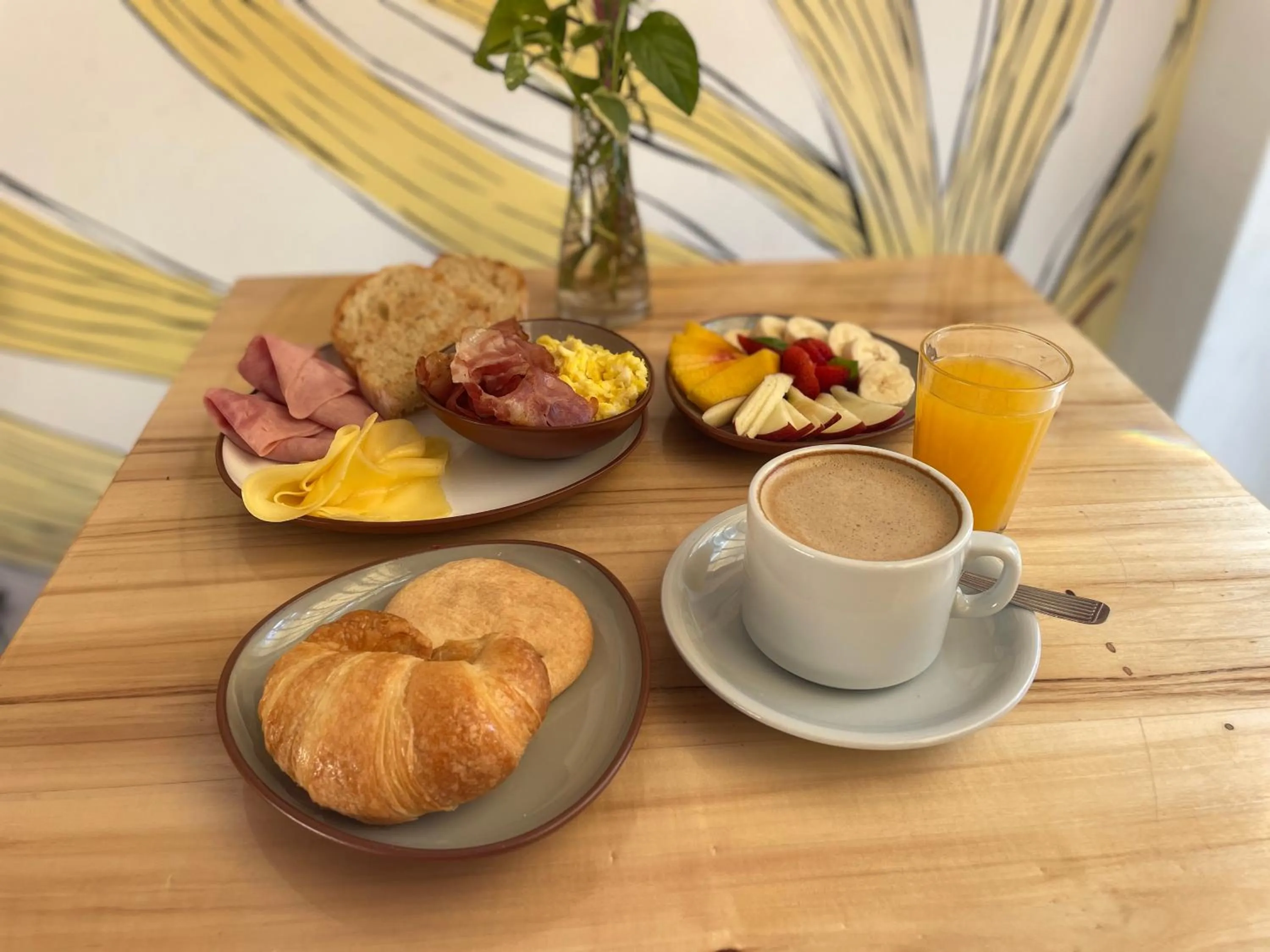 American breakfast in Hotel Xumec Mendoza Centro