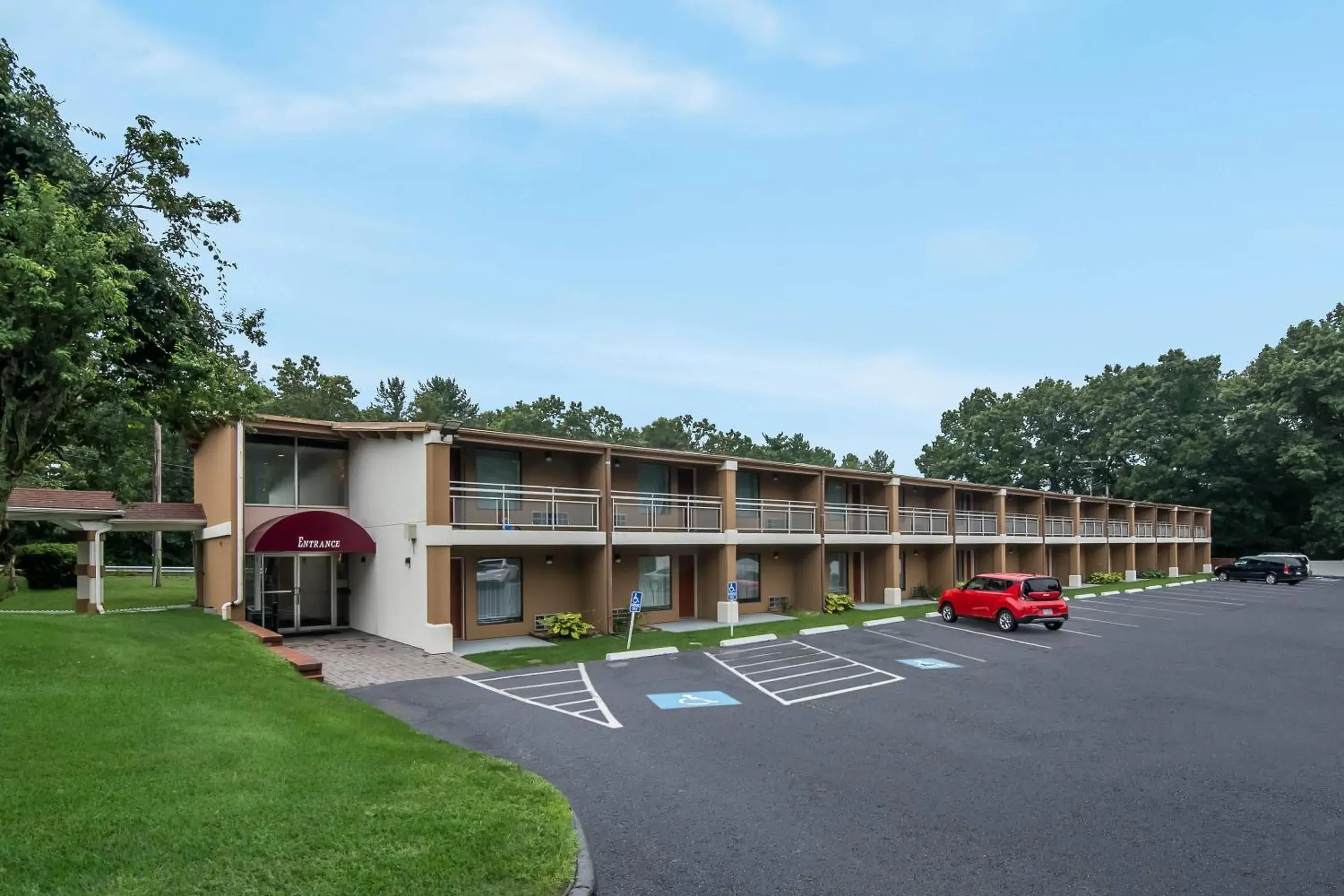 Property building in Quality Inn Westfield - Springfield Property building in Quality Inn Westfield - Springfield
