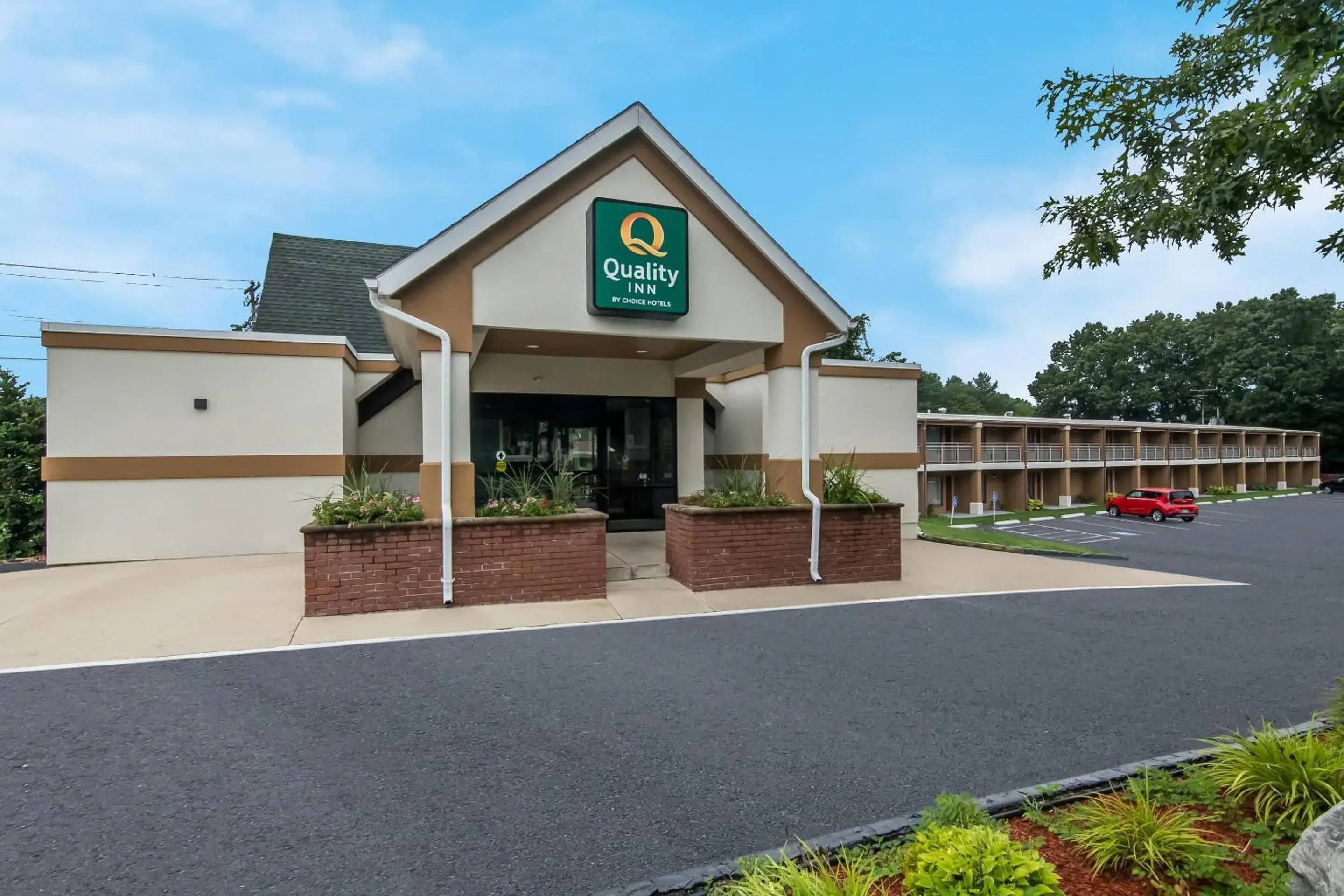Property building in Quality Inn Westfield - Springfield Property building in Quality Inn Westfield - Springfield