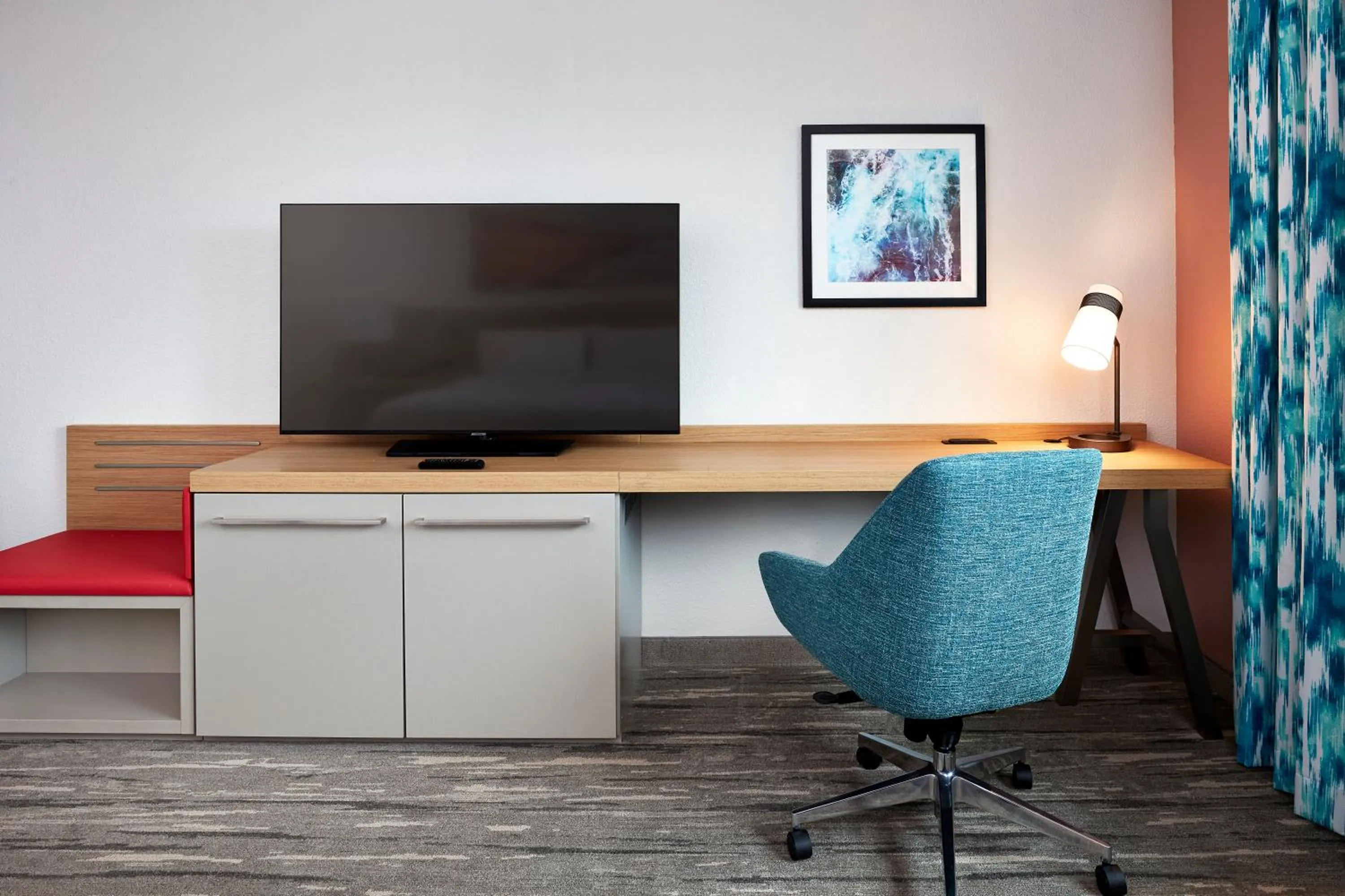 TV and multimedia in Hilton Garden Inn San Luis Obispo/Pismo Beach