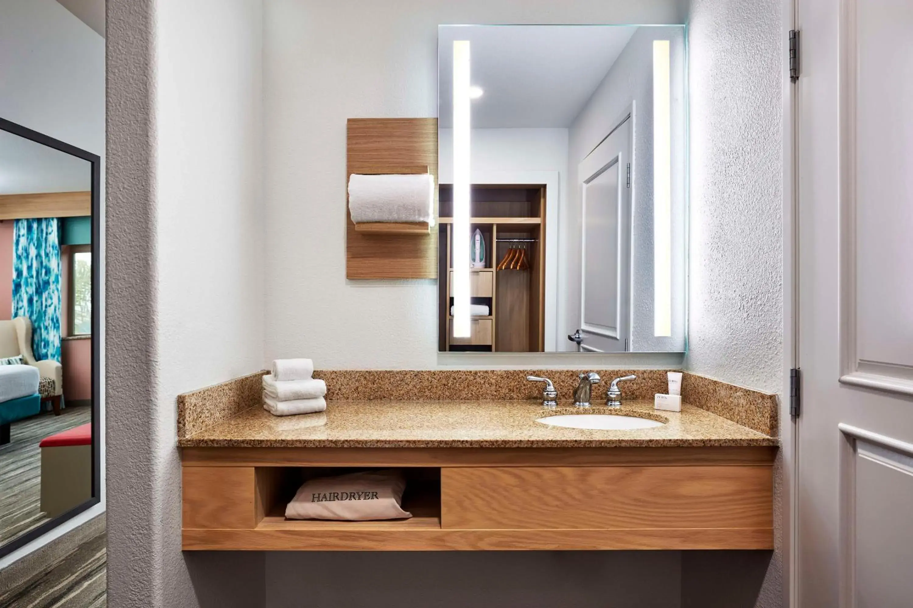 King Room with King Bed - Non-Smoking in Hilton Garden Inn San Luis Obispo/Pismo Beach King Room with King Bed - Non-Smoking in Hilton Garden Inn San Luis Obispo/Pismo Beach