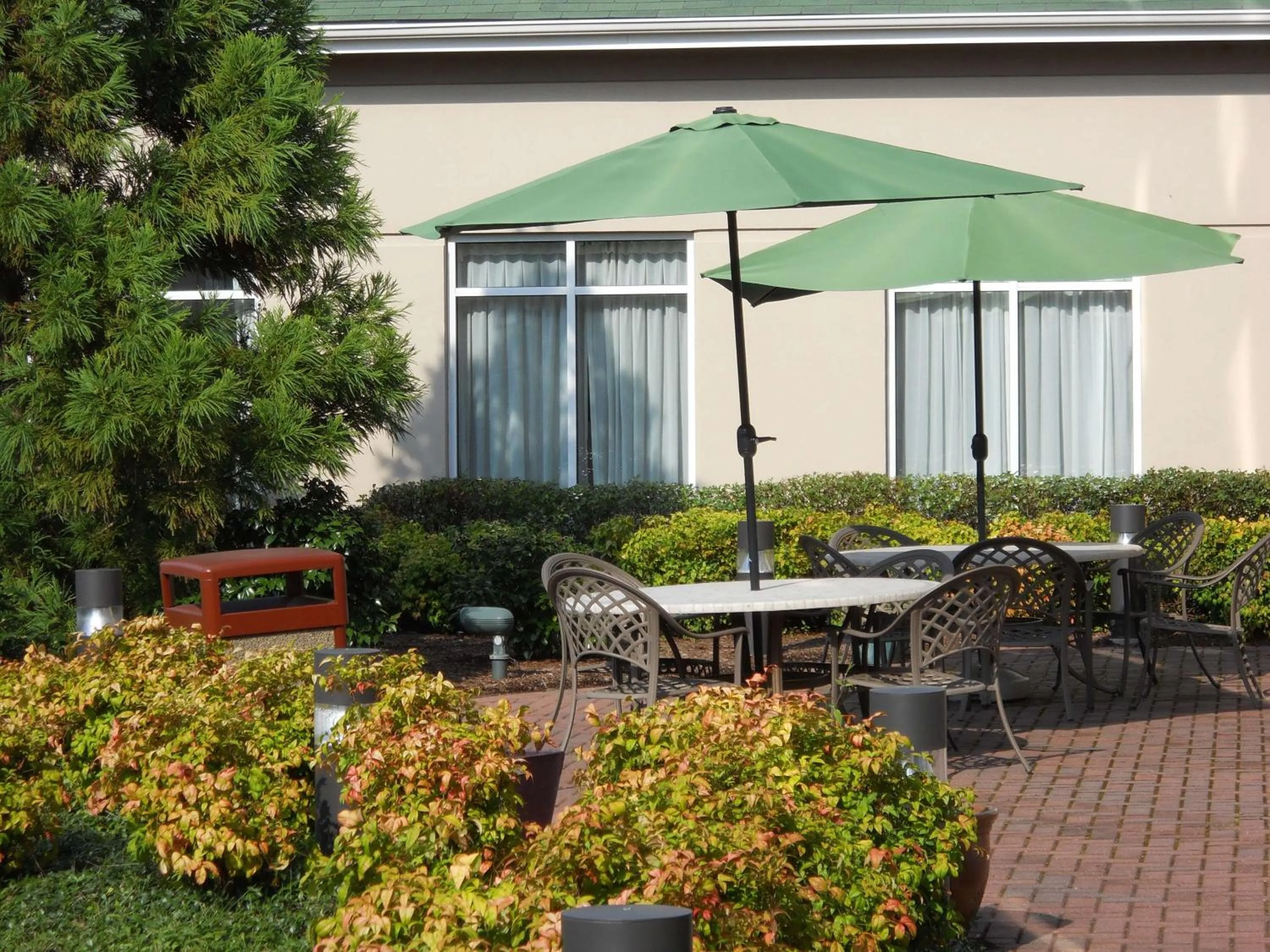 Patio in Hilton Garden Inn Chesapeake Greenbrier