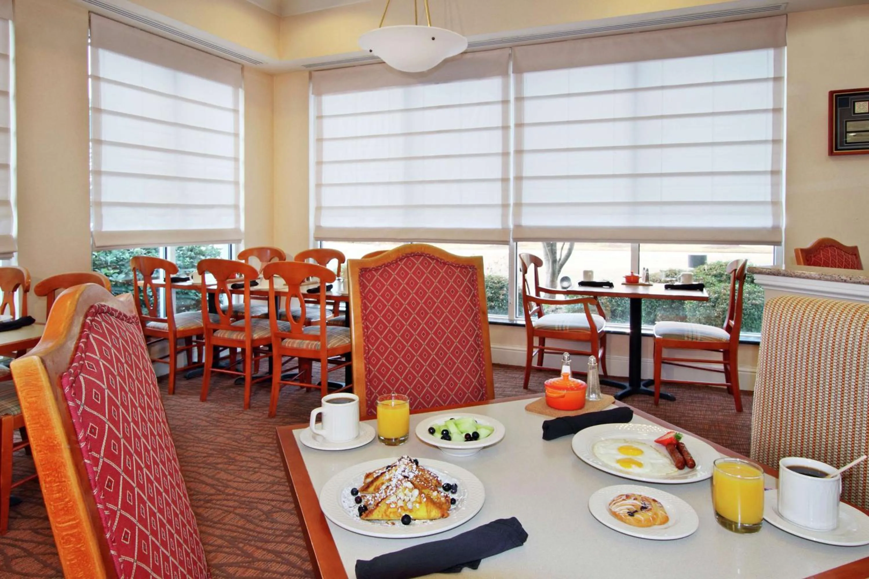 Restaurant/places to eat in Hilton Garden Inn Chesapeake Greenbrier