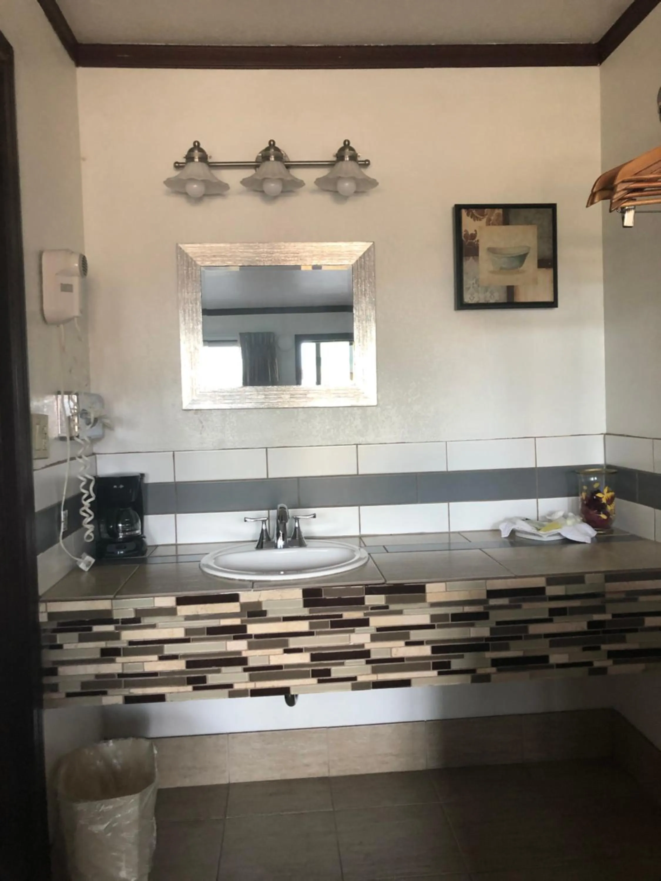 Bathroom in Dunes Motel - Bend