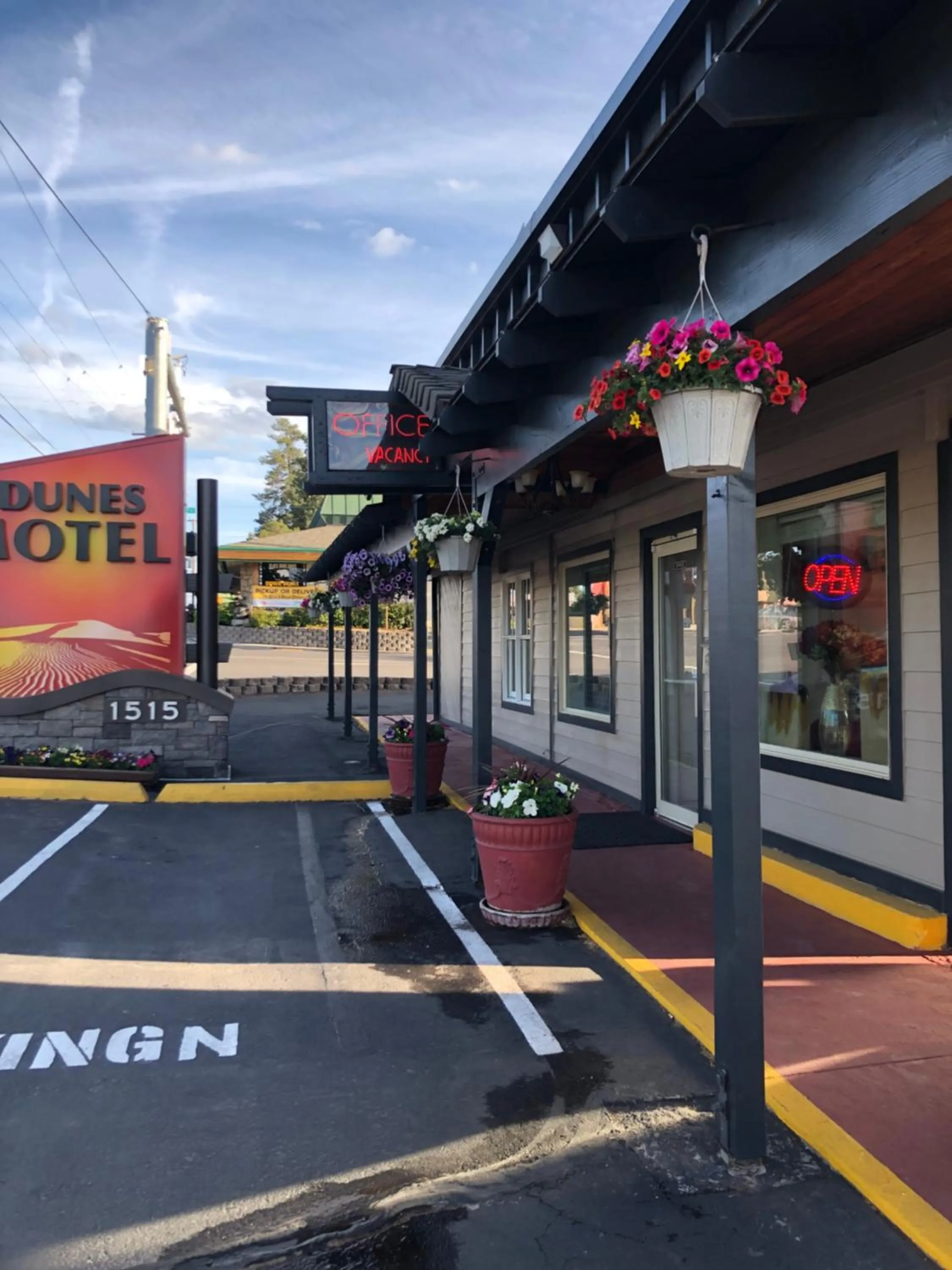 Property building in Dunes Motel - Bend