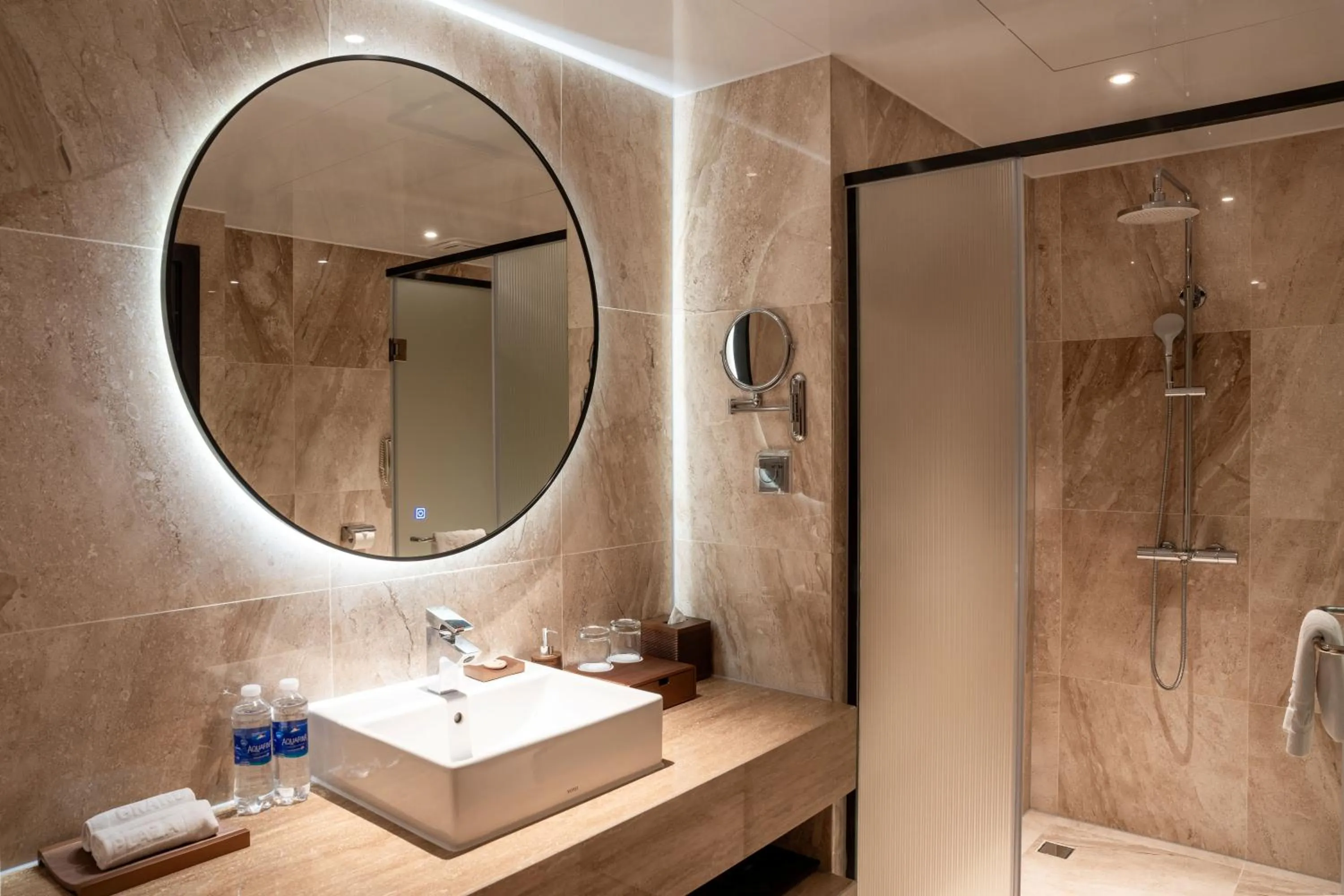 Shower in Grand Plaza Hotel Hanoi