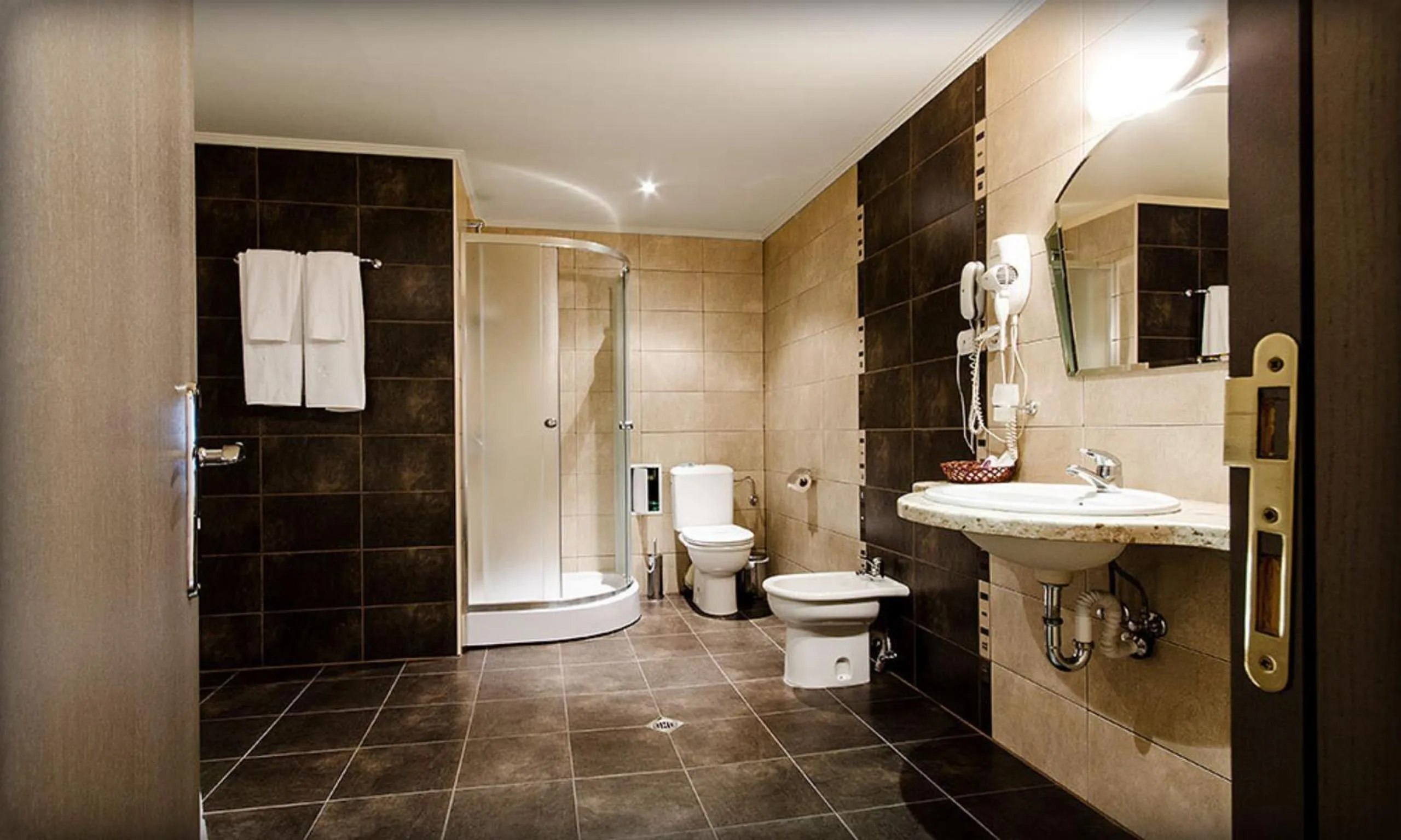 Bathroom in Alliance Hotel