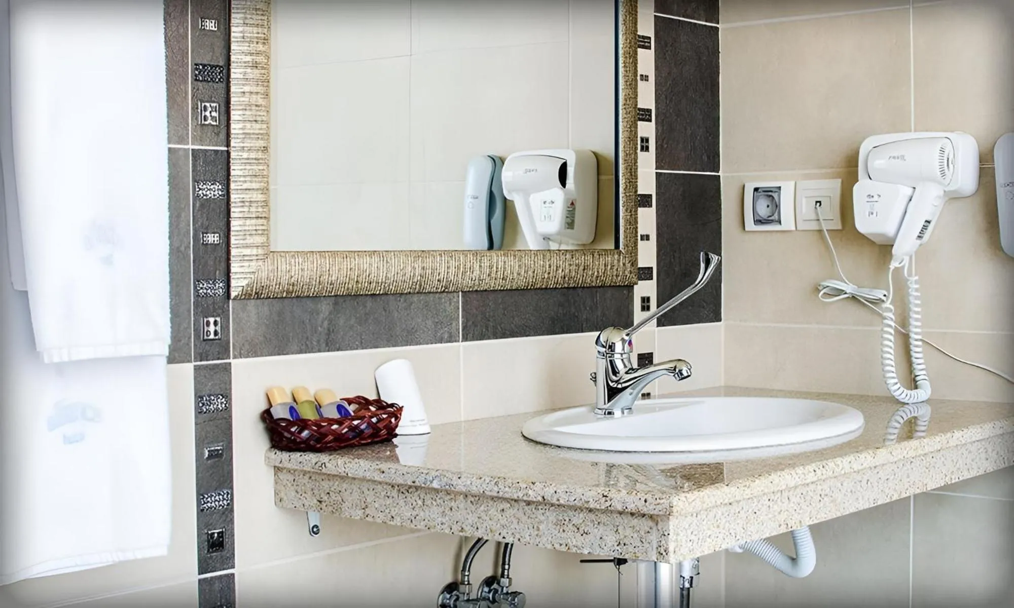 Shower in Alliance Hotel