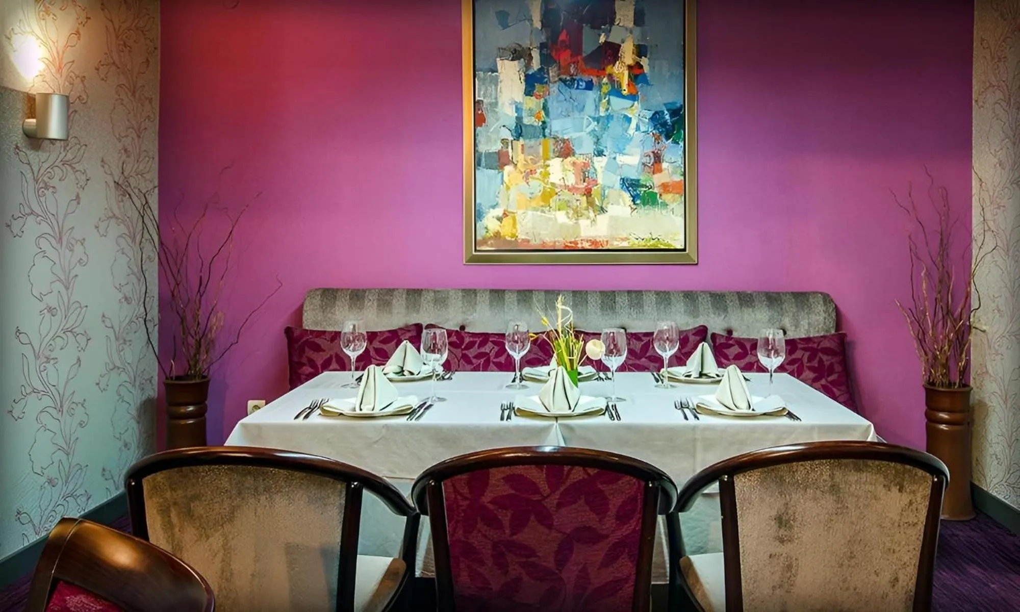 Restaurant/places to eat in Alliance Hotel