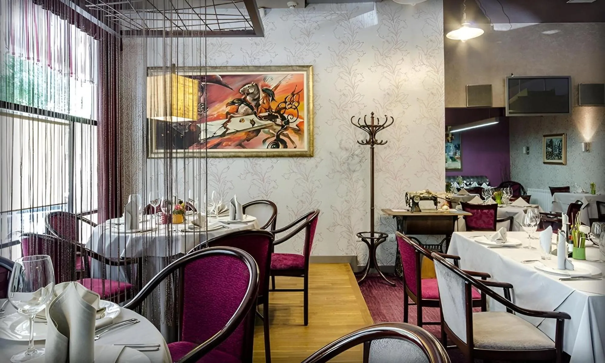 Restaurant/places to eat in Alliance Hotel