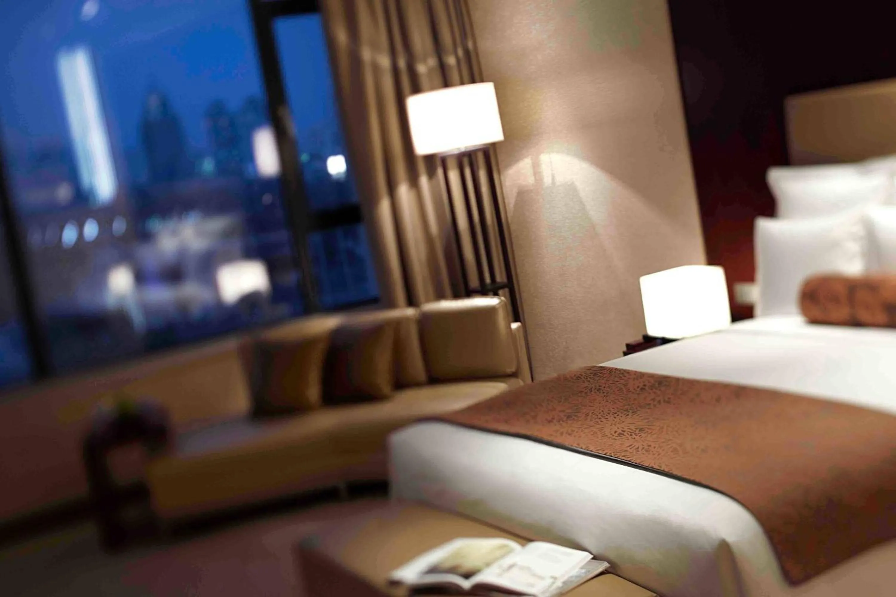 Photo of the whole room, Bed in Renaissance Tianjin Lakeview Hotel