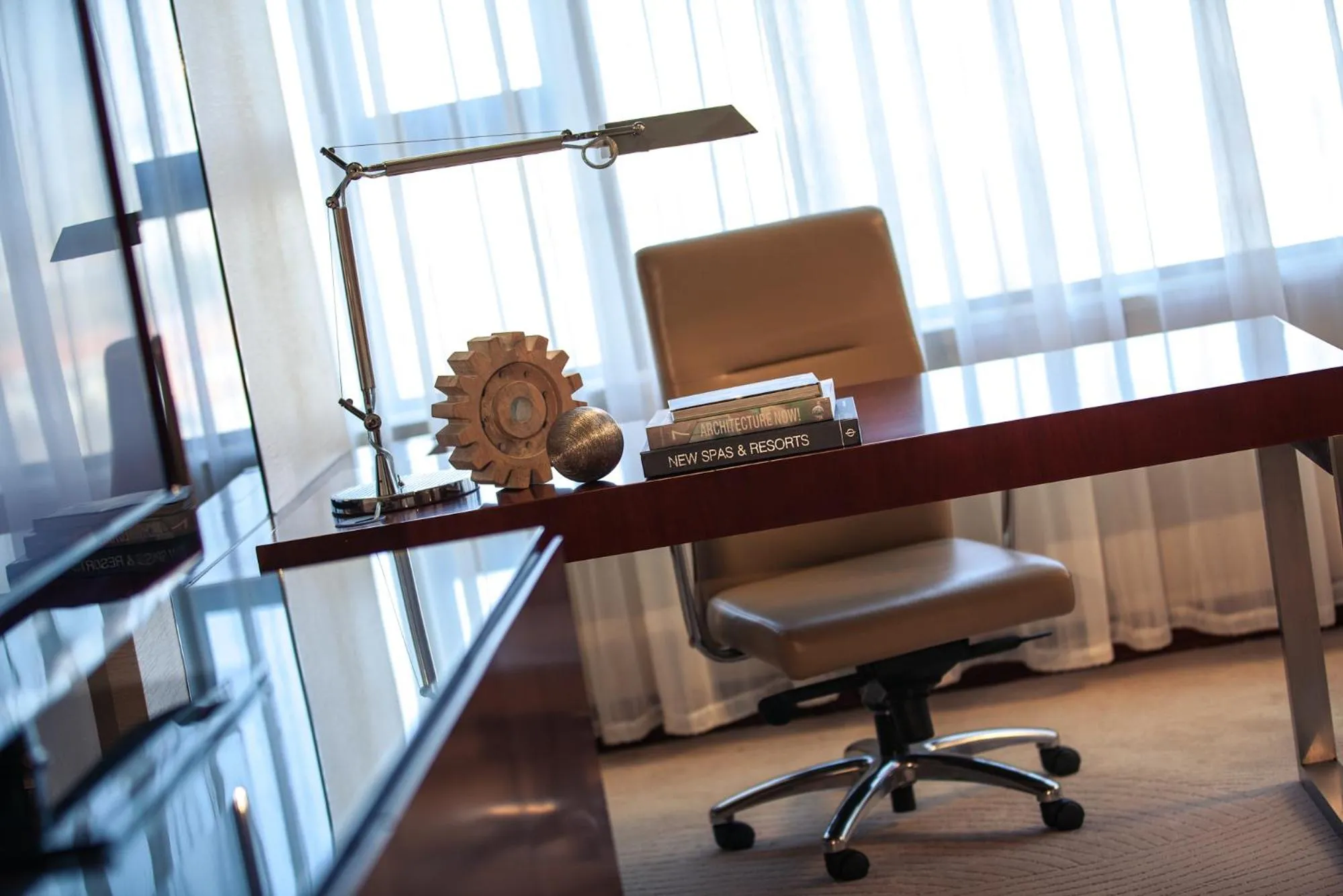 Business facilities in Renaissance Tianjin Lakeview Hotel