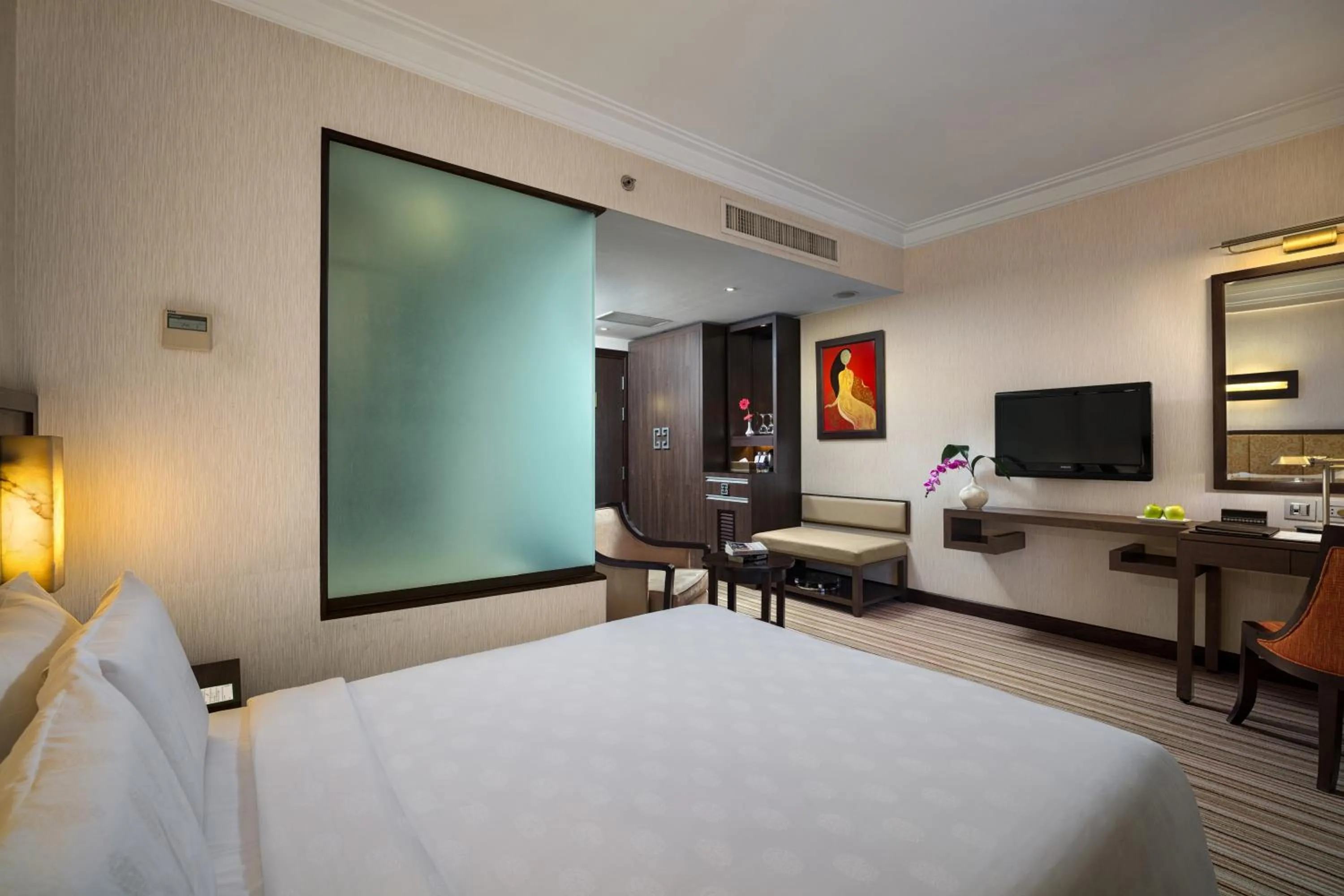 Photo of the whole room, Bed in Silk Path Hotel Hanoi
