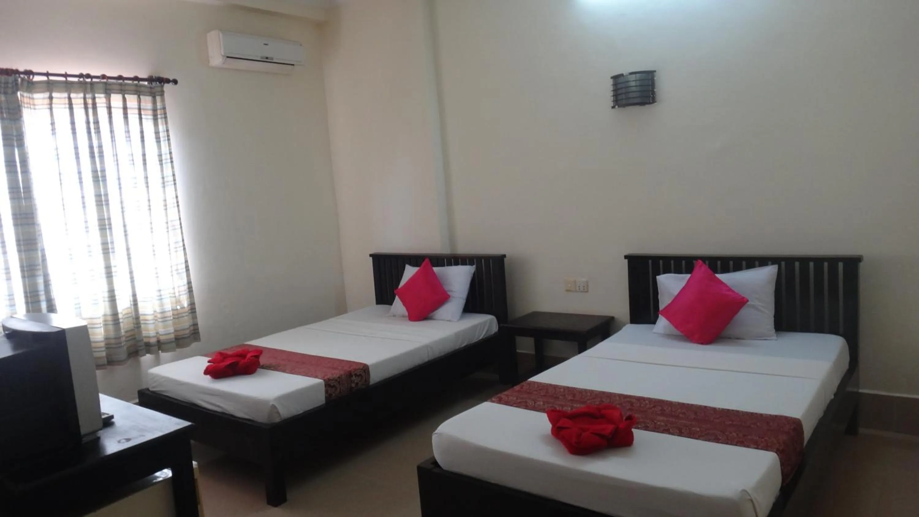 Bedroom, Bed in Victory Guest House