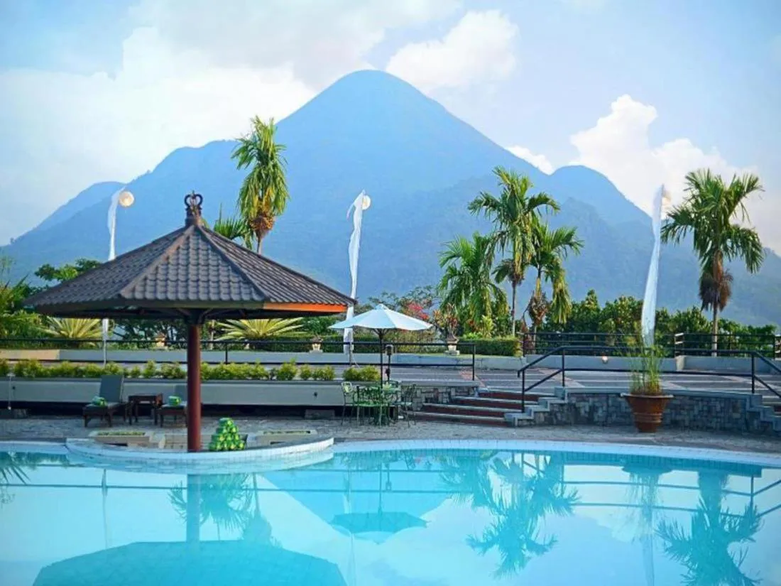 Swimming pool in Grand Whiz Hotel Trawas Mojokerto