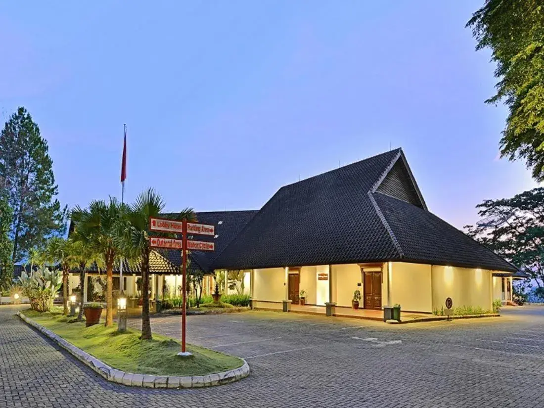 Property building in Grand Whiz Hotel Trawas Mojokerto Property building in Grand Whiz Hotel Trawas Mojokerto
