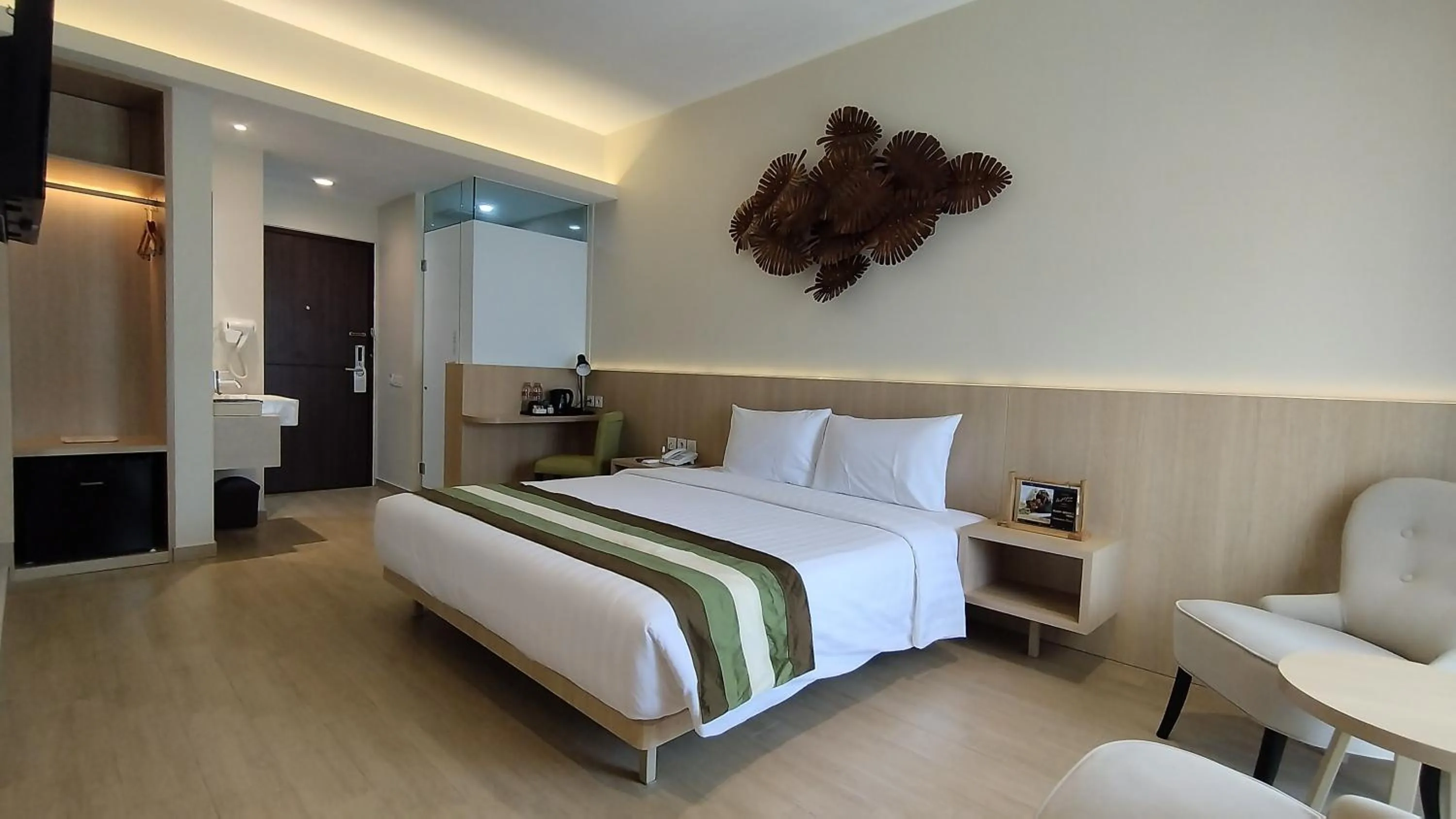 Bedroom, Bed in Grand Whiz Hotel Trawas Mojokerto