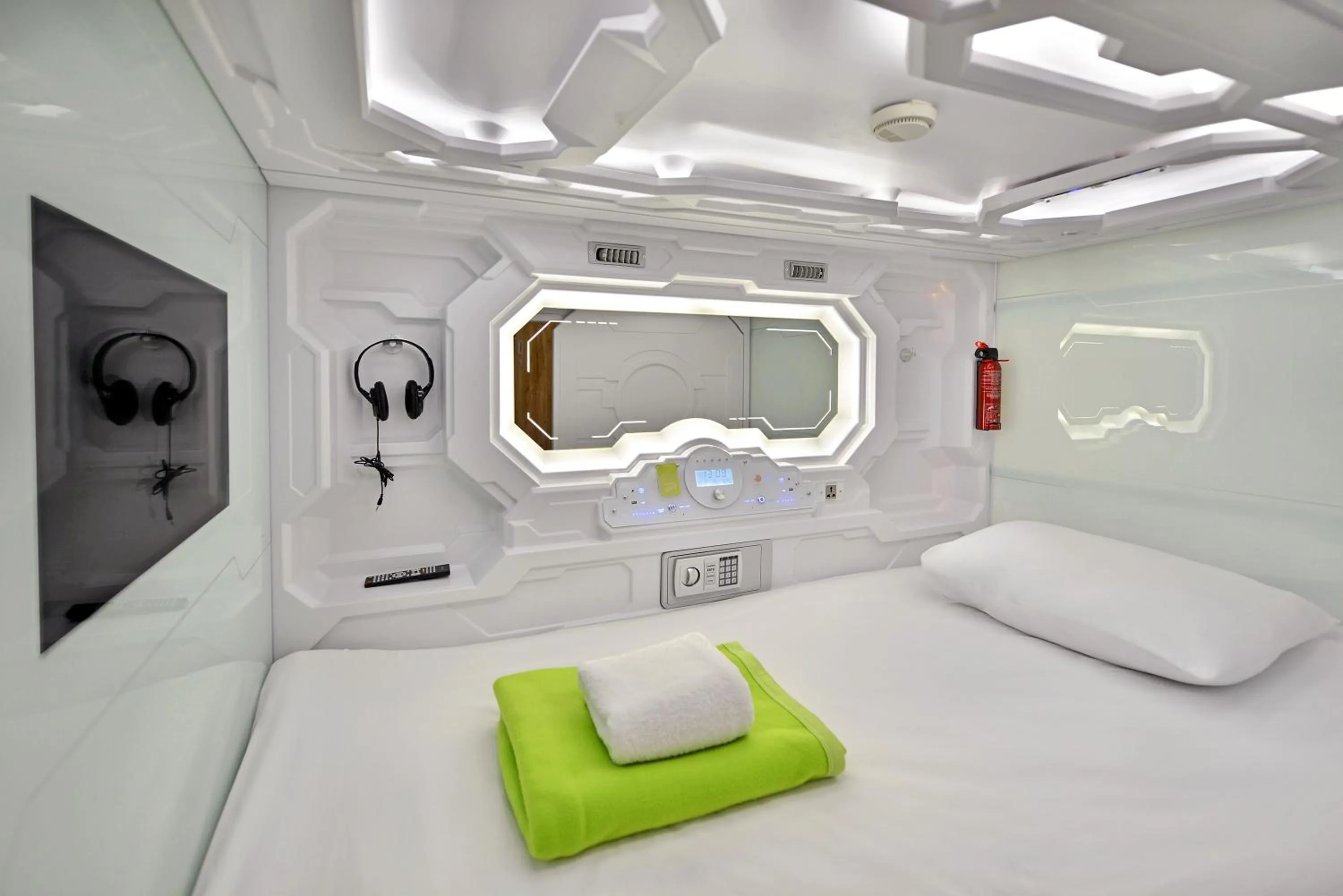 Bedroom, Bed in Grand Whiz Hotel Trawas Mojokerto