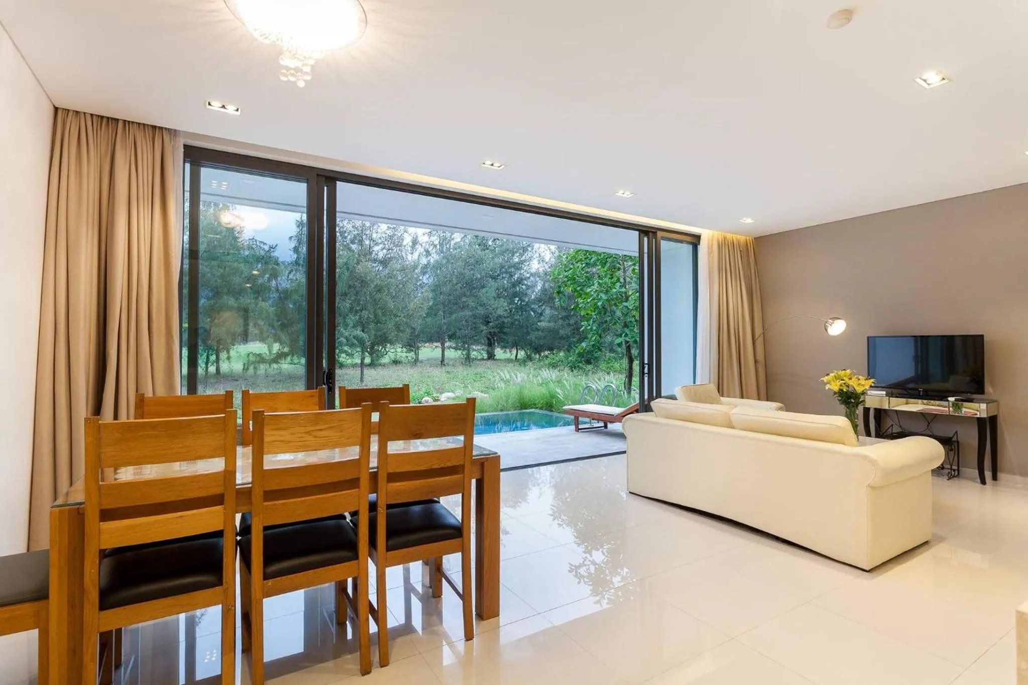 Living room in Clean & Quiet Villa - The Point Resort