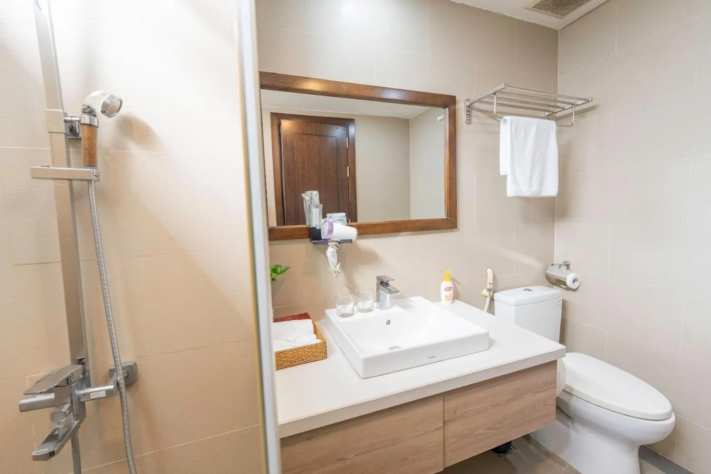 Clean & Quiet Villa - The Point Resort