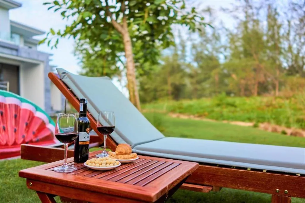 sunbed in Clean & Quiet Villa - The Point Resort