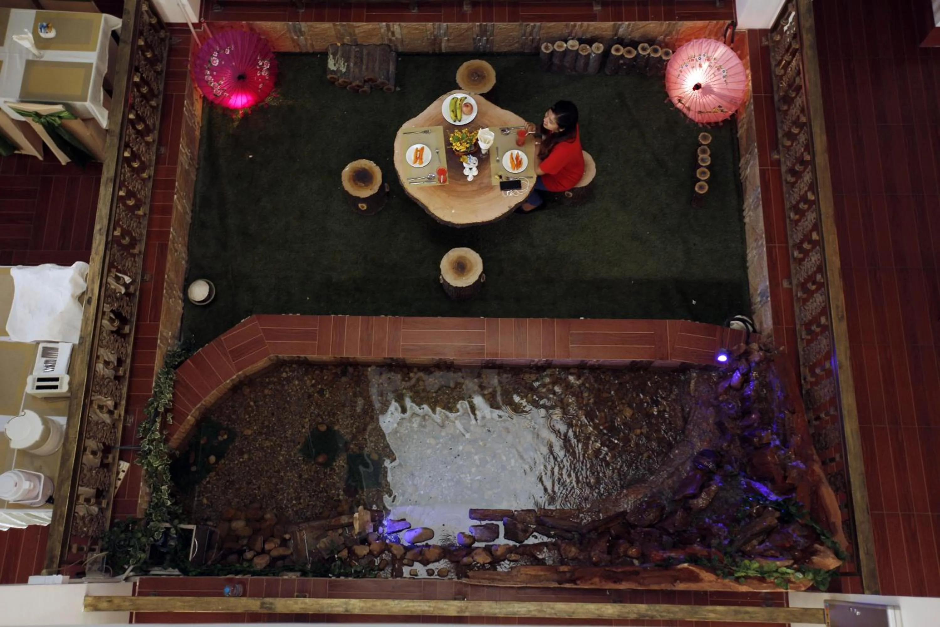 Restaurant/places to eat in Virtue Highland Hotel