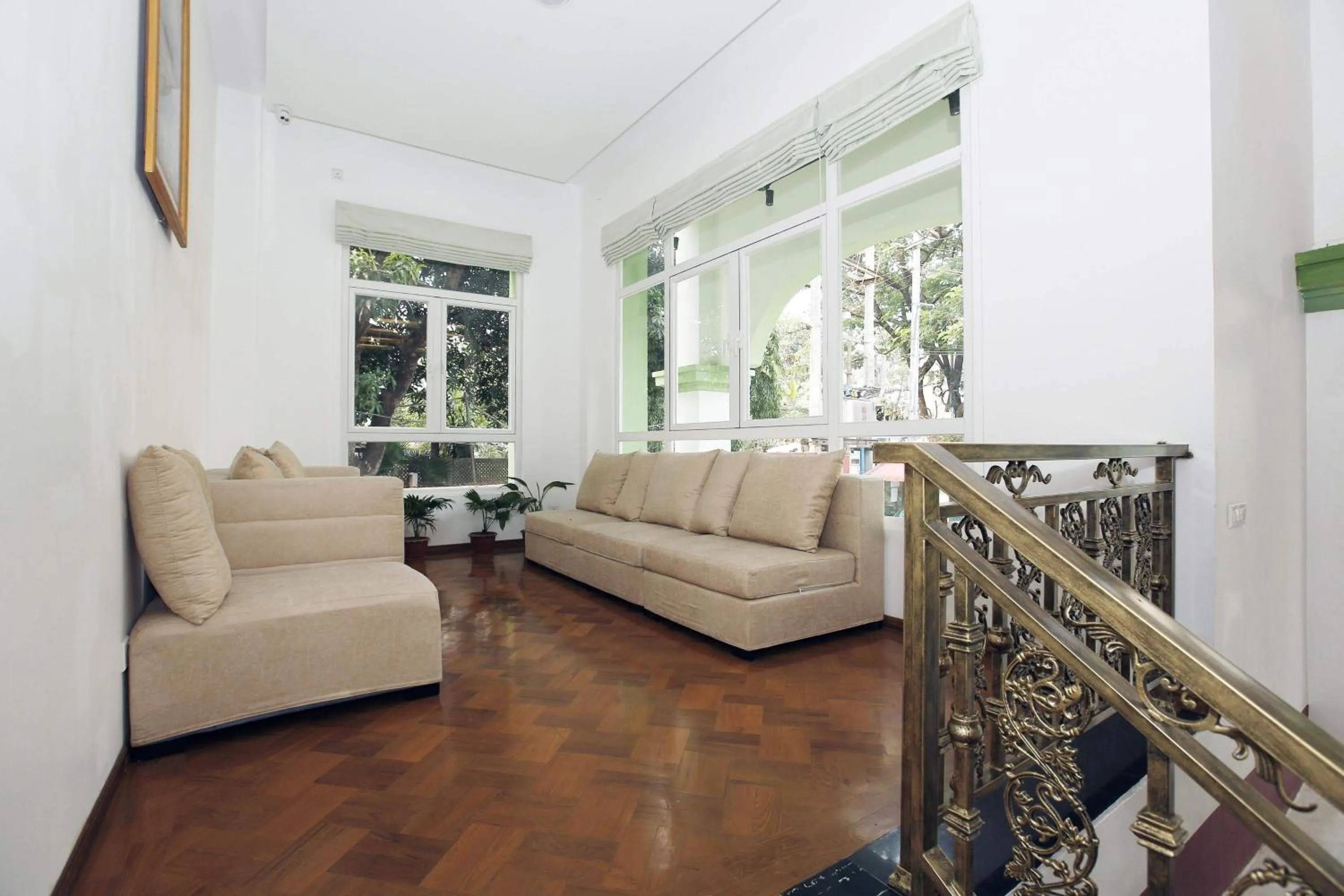 Seating area in Virtue Highland Hotel