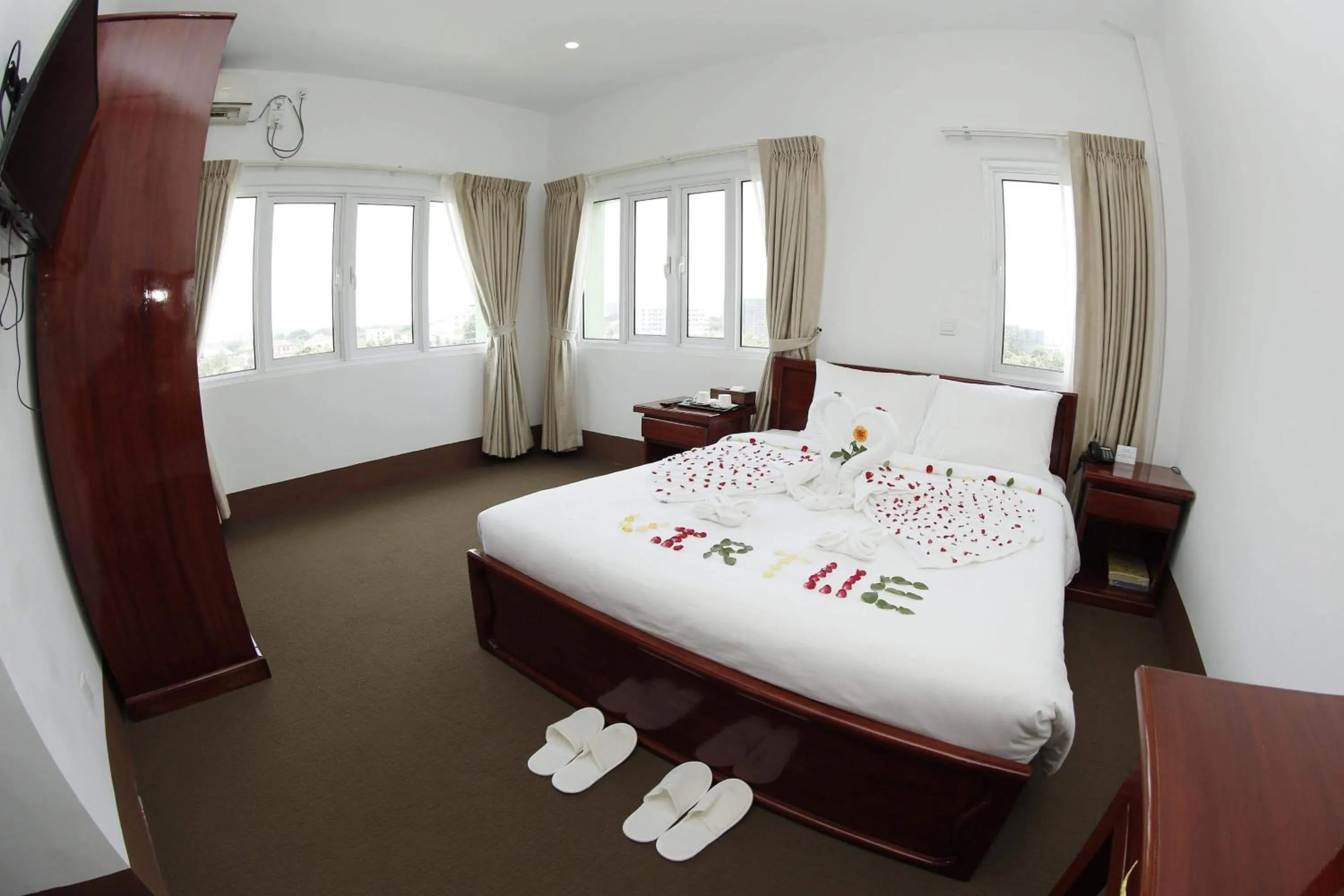 Bedroom, Bed in Virtue Highland Hotel