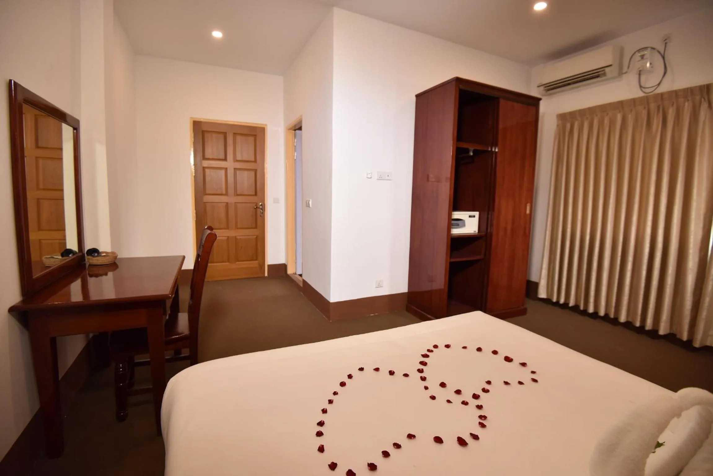 Bedroom, Bed in Virtue Highland Hotel