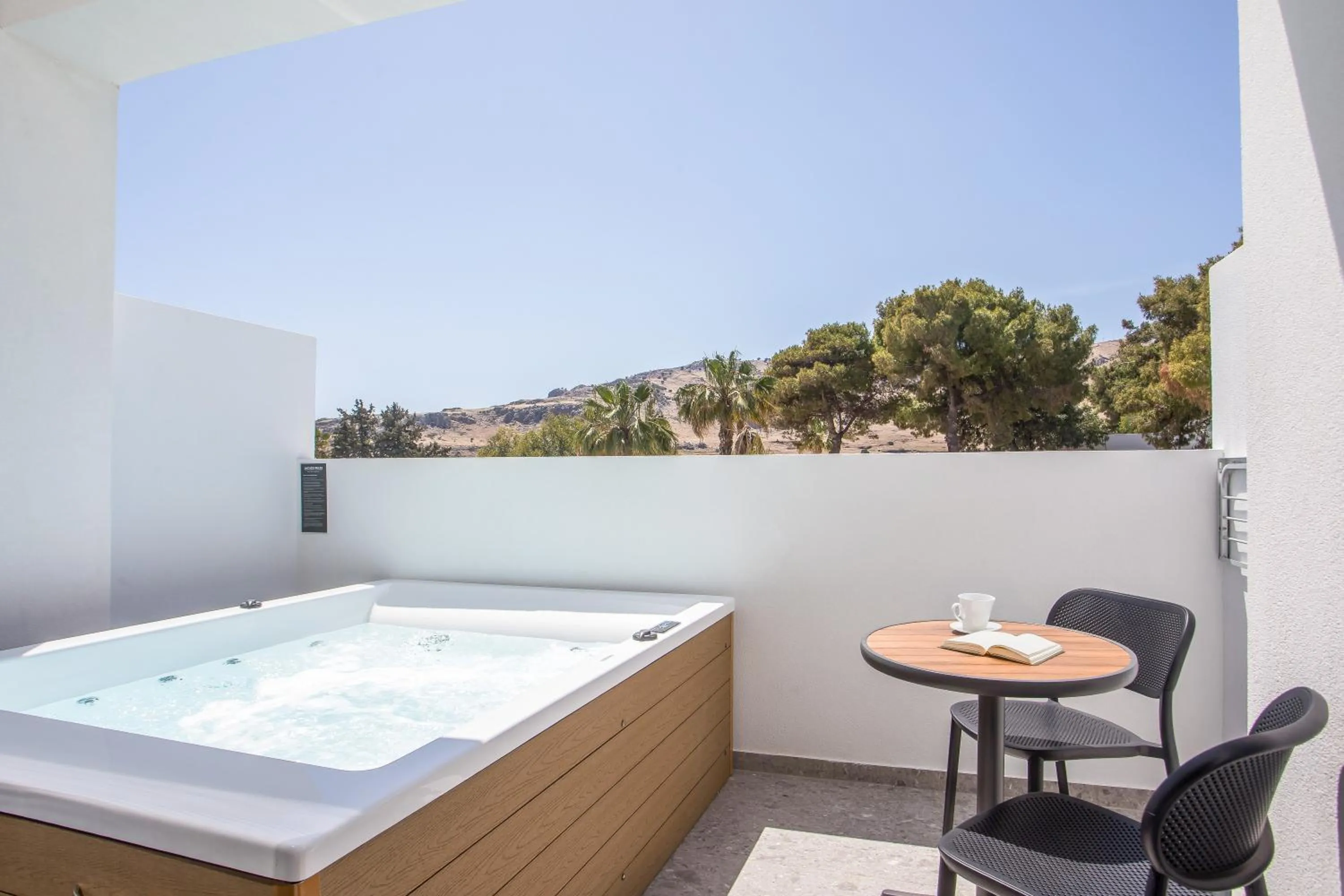 Suite with Private Hot Tub in Aiora Aqua Resort