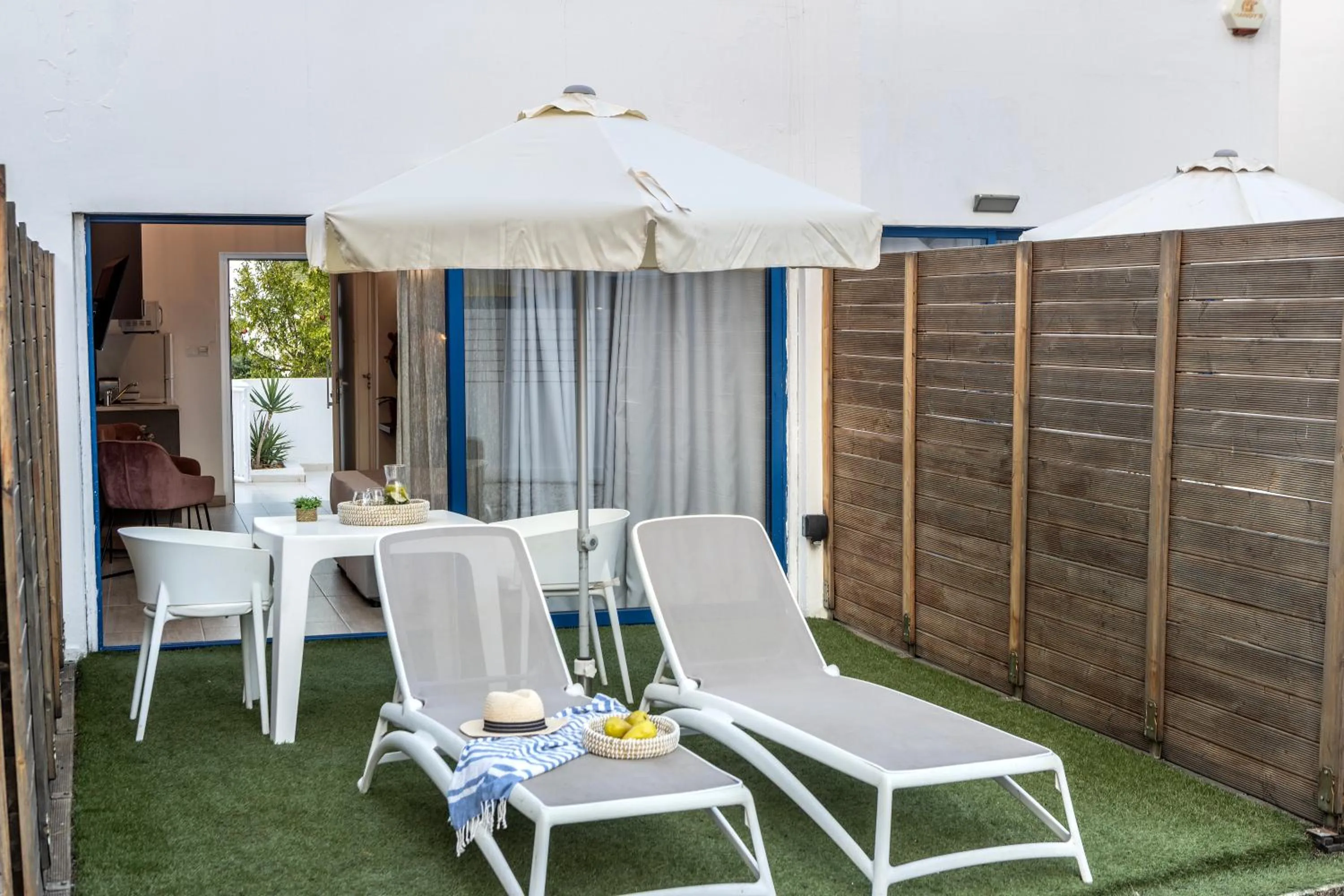 Lantiana Gardens ApartHotel