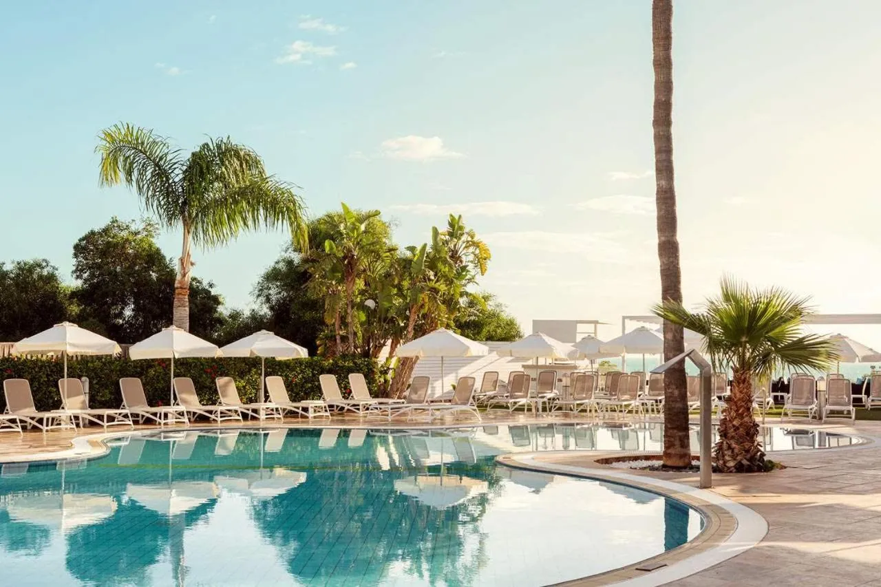 Swimming pool in Lantiana Gardens ApartHotel