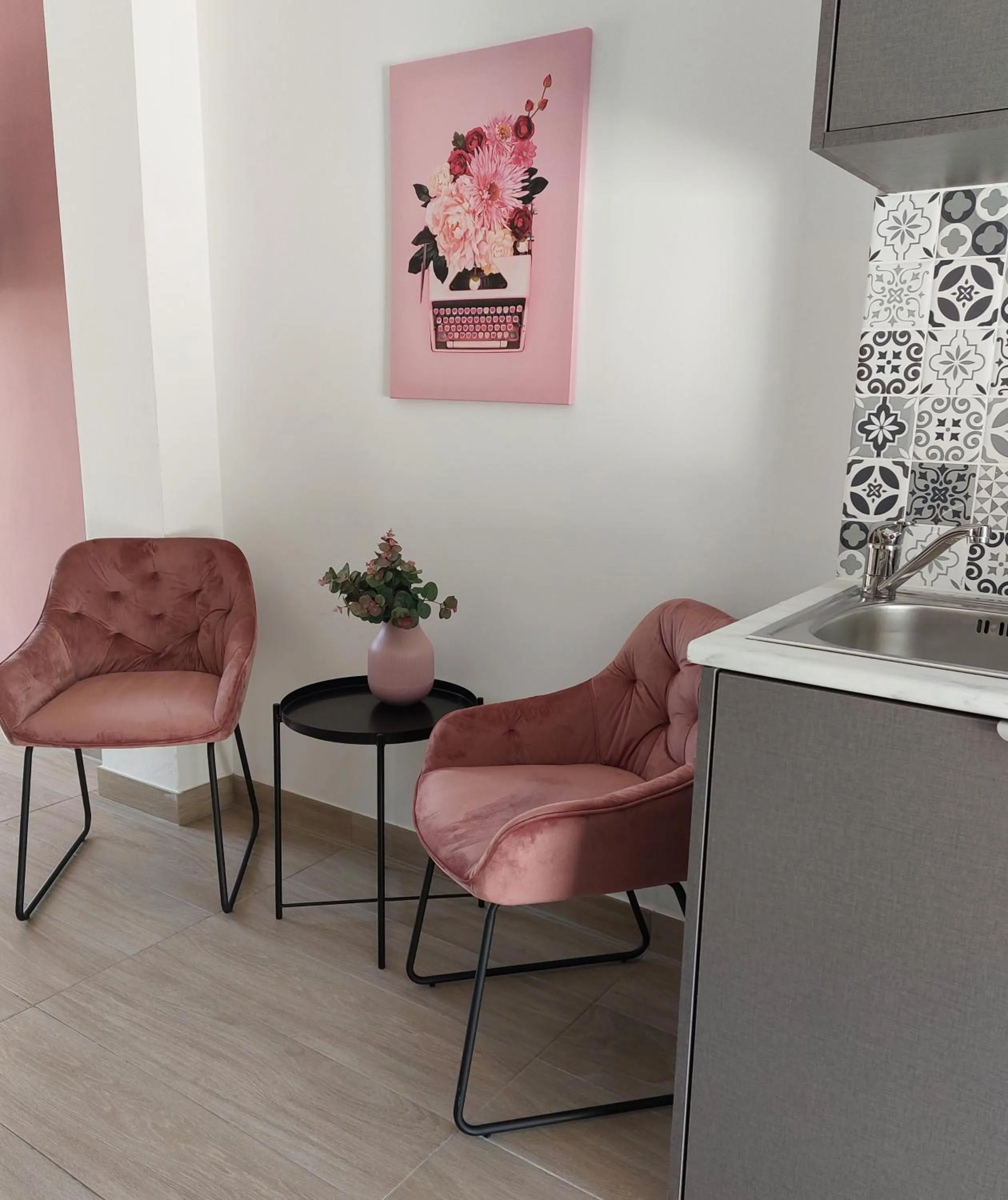 Seating area in Lantiana Gardens ApartHotel