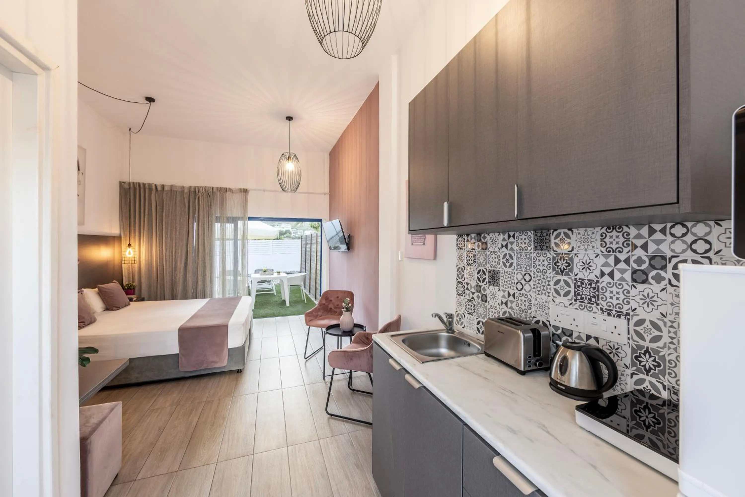 Bed in Lantiana Gardens ApartHotel