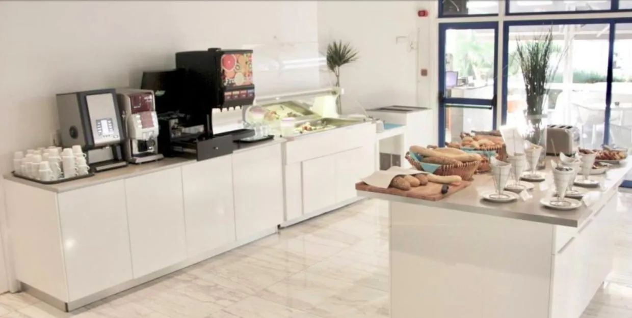 Breakfast in Lantiana Gardens ApartHotel