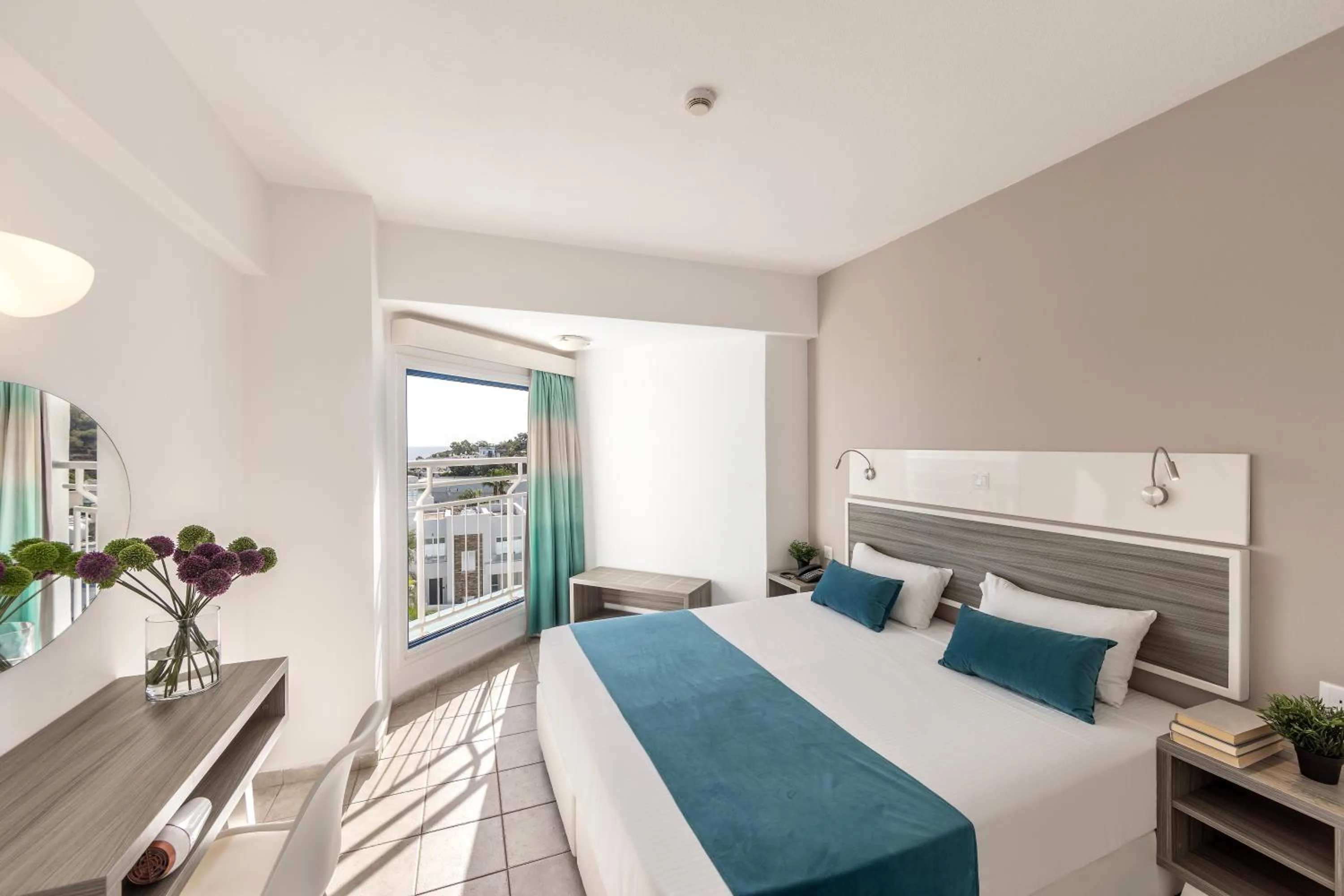 Bed in Lantiana Gardens ApartHotel