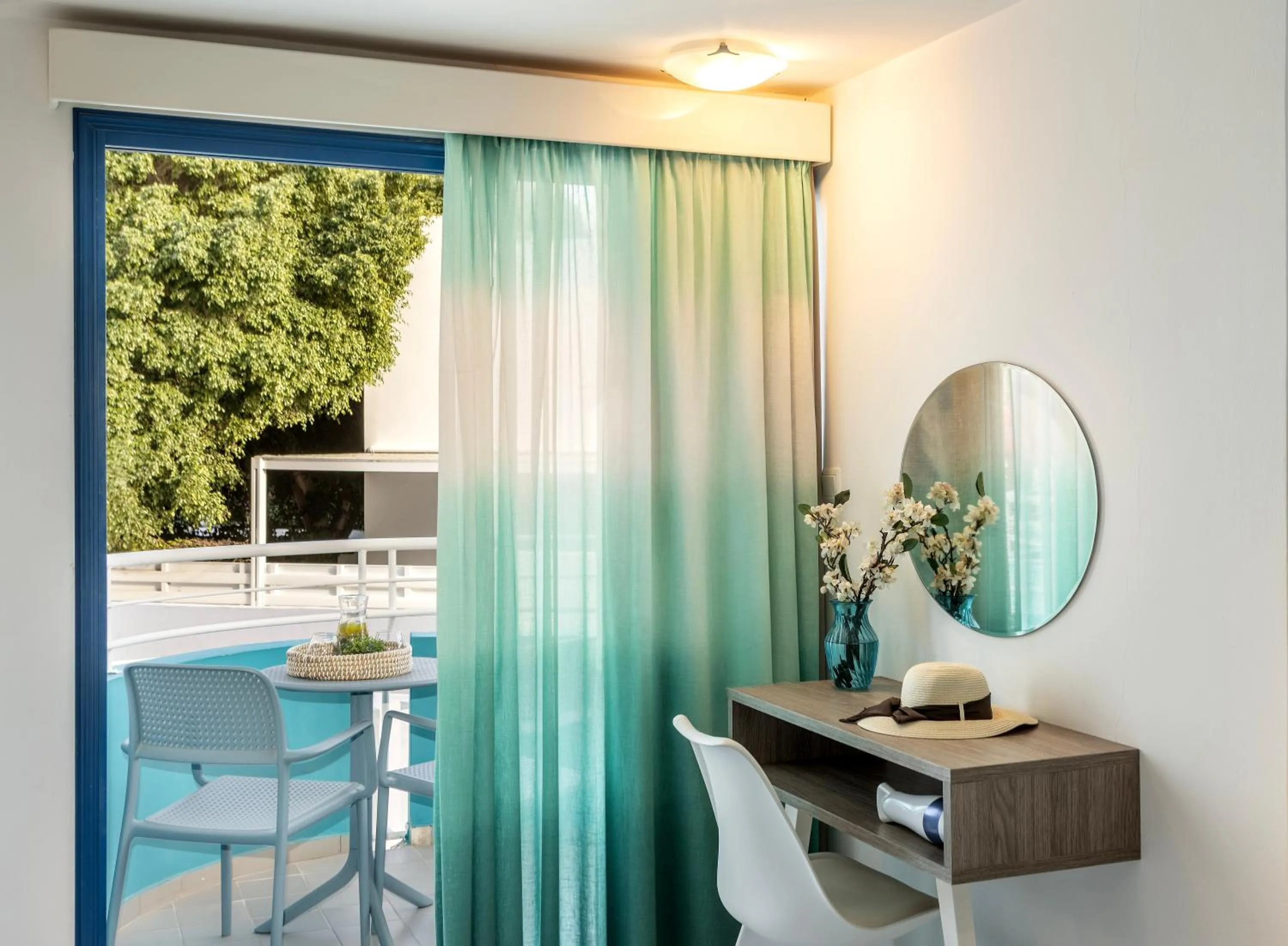 Lantiana Gardens ApartHotel