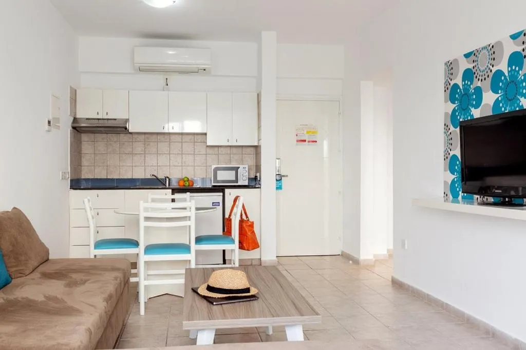 Kitchen or kitchenette in Lantiana Gardens ApartHotel