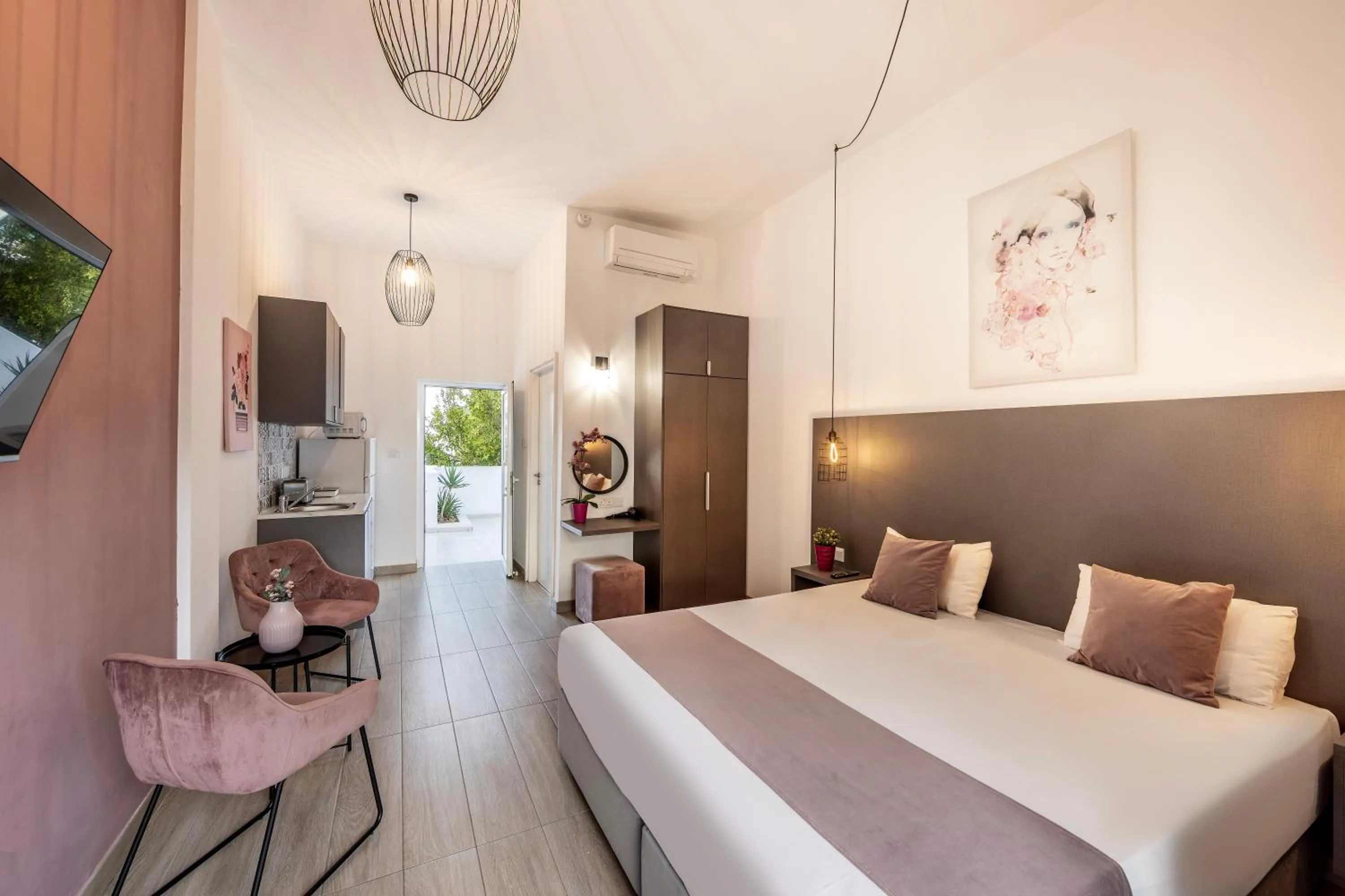 Bed in Lantiana Gardens ApartHotel