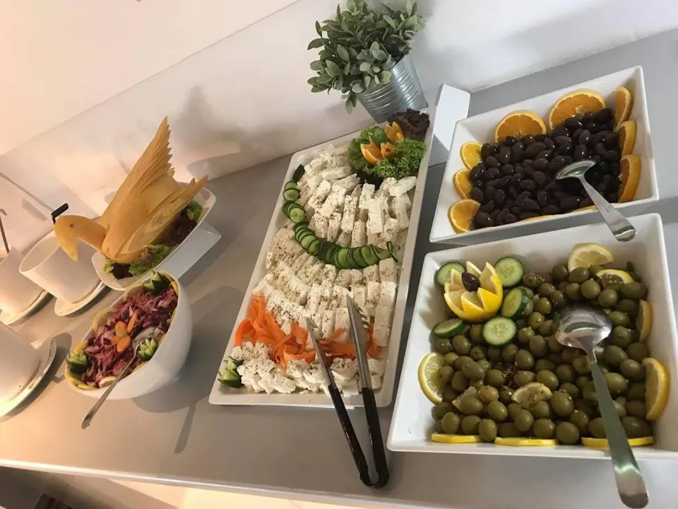 Food in Lantiana Gardens ApartHotel