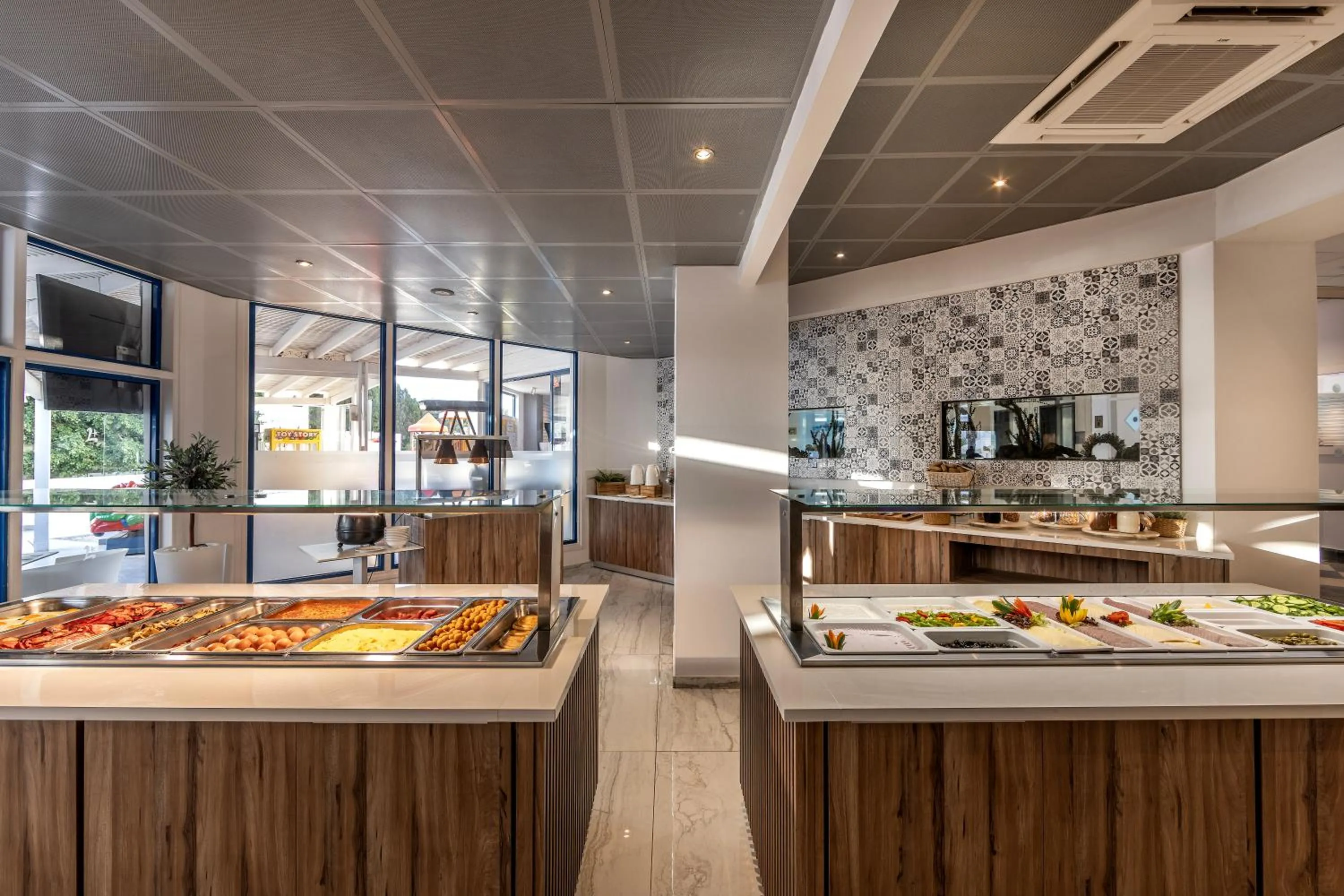 Lantiana Gardens ApartHotel