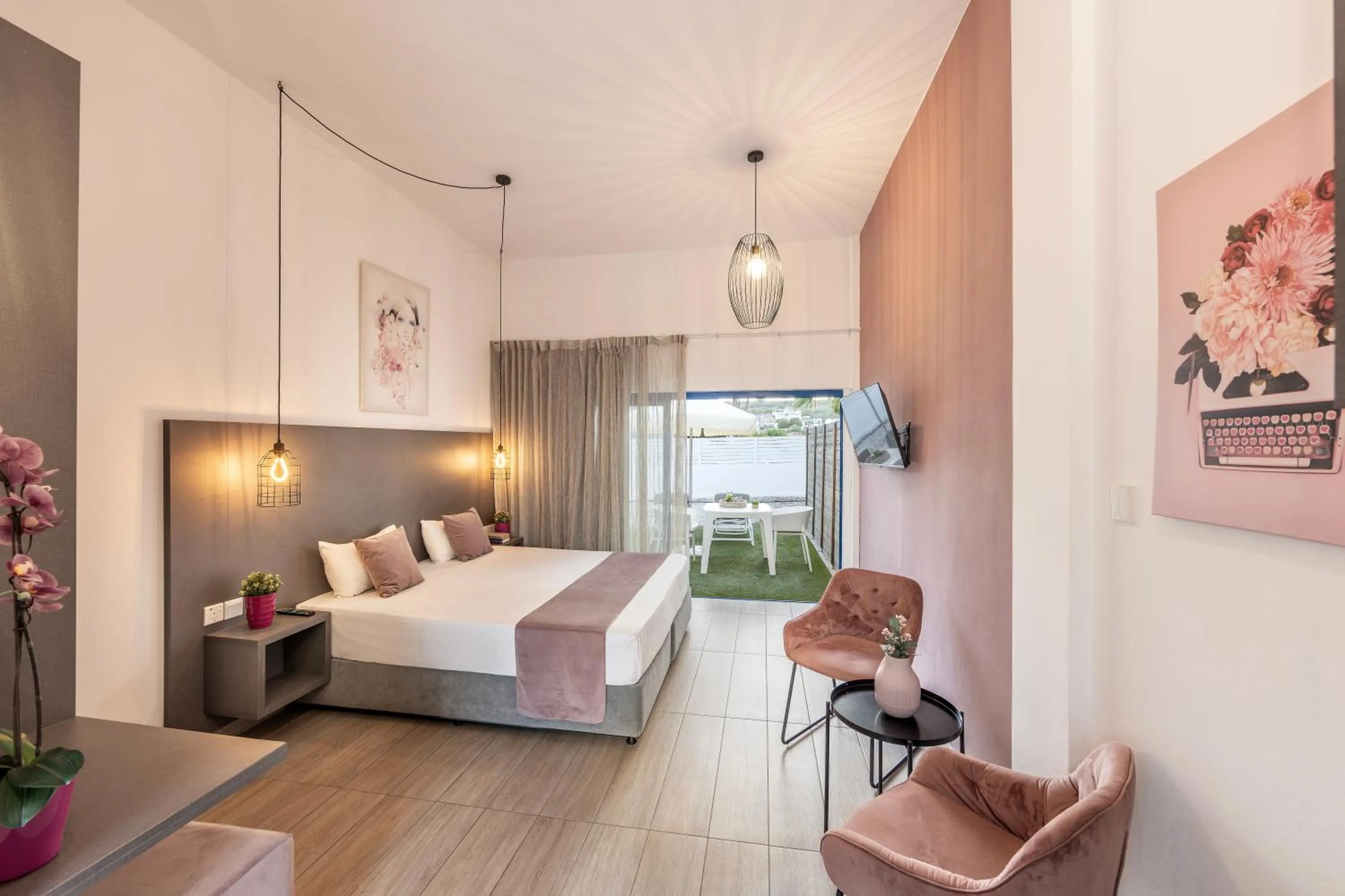 Bed in Lantiana Gardens ApartHotel