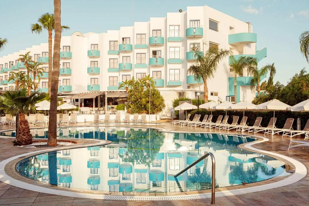 Property building in Lantiana Gardens ApartHotel