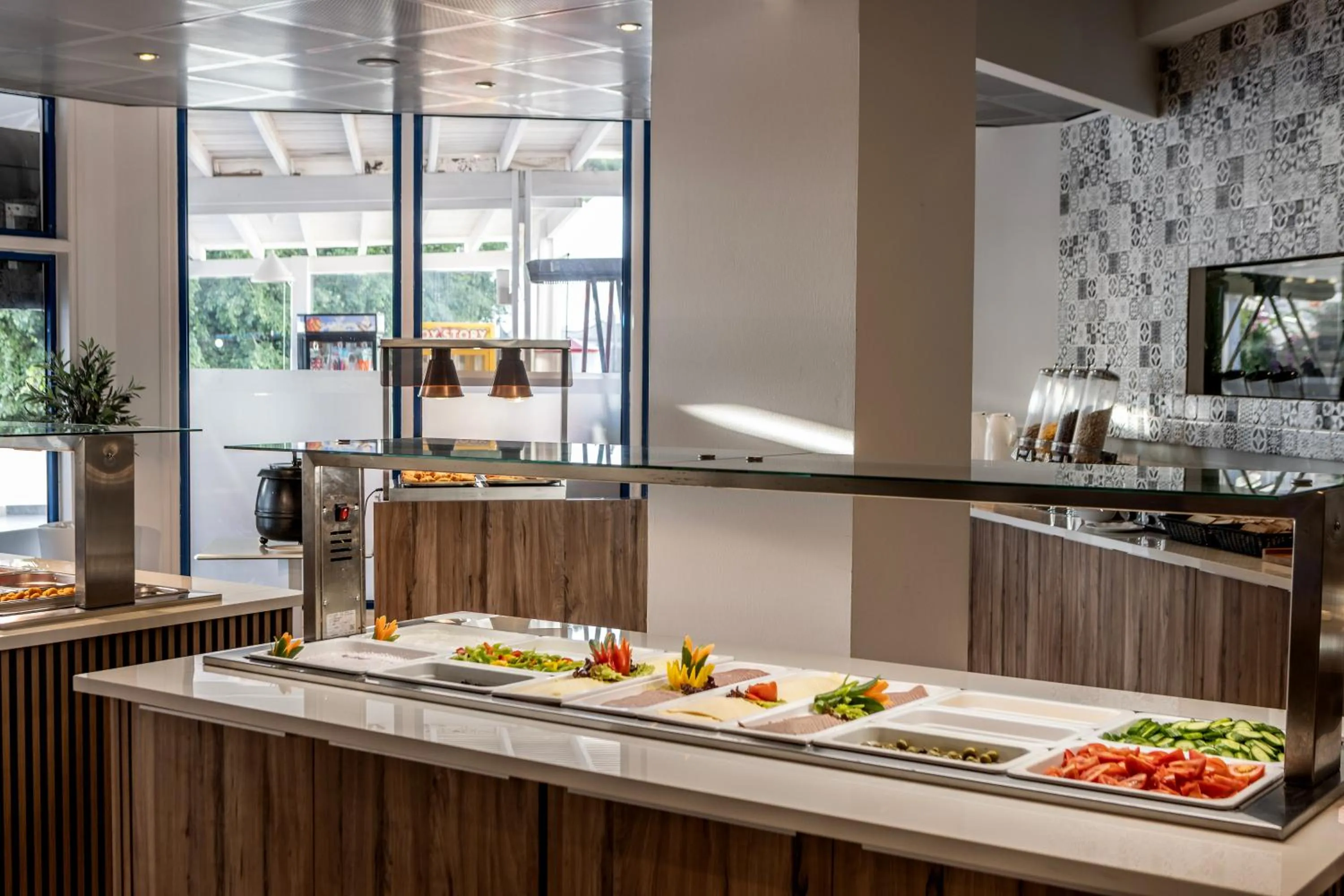 Lantiana Gardens ApartHotel